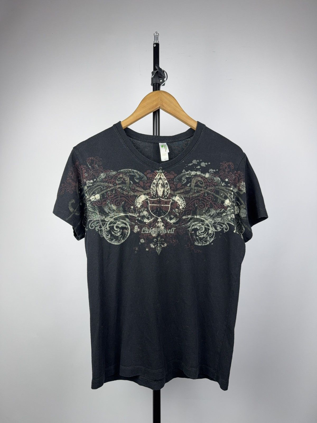 Vintage Vintage 90s Metal Punk Lake Powell Gothic Fleur-de-Lis Tee Size US S / EU 44-46 / 1 - 1 Thumbnail