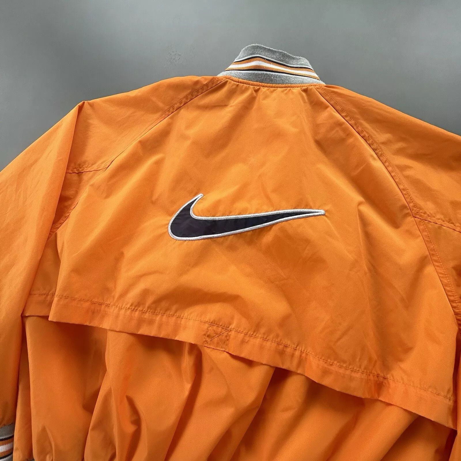 Nike Vintage Nike Bomber Jacket Womens Medium Logo Size US M / EU 48-50 / 2 - 7 Thumbnail