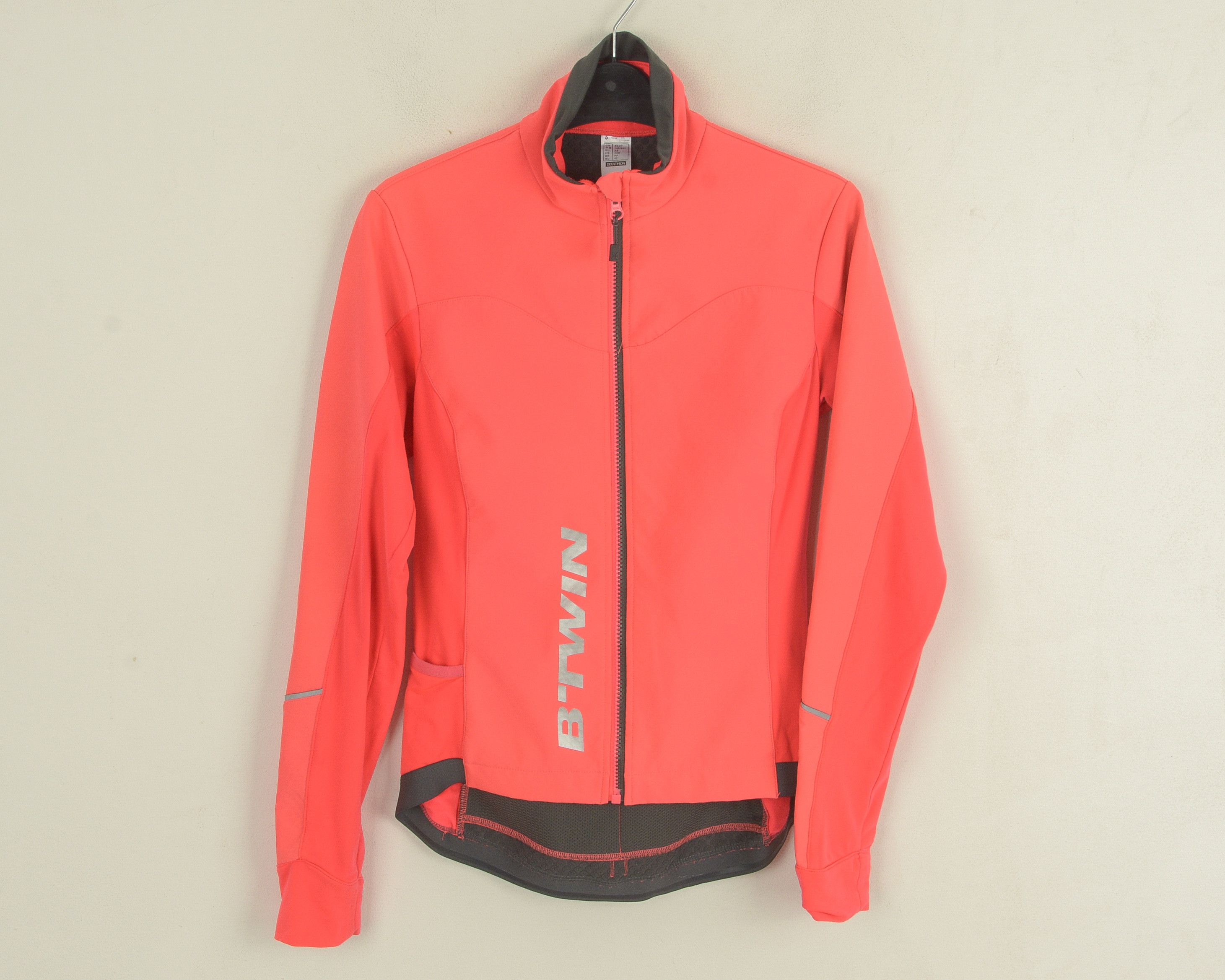 Other Decathlon BTWIN Womens XS Cycling Waterproof Jumper Jacket Size XS / US 0-2 / IT 36-38 - 1 Thumbnail