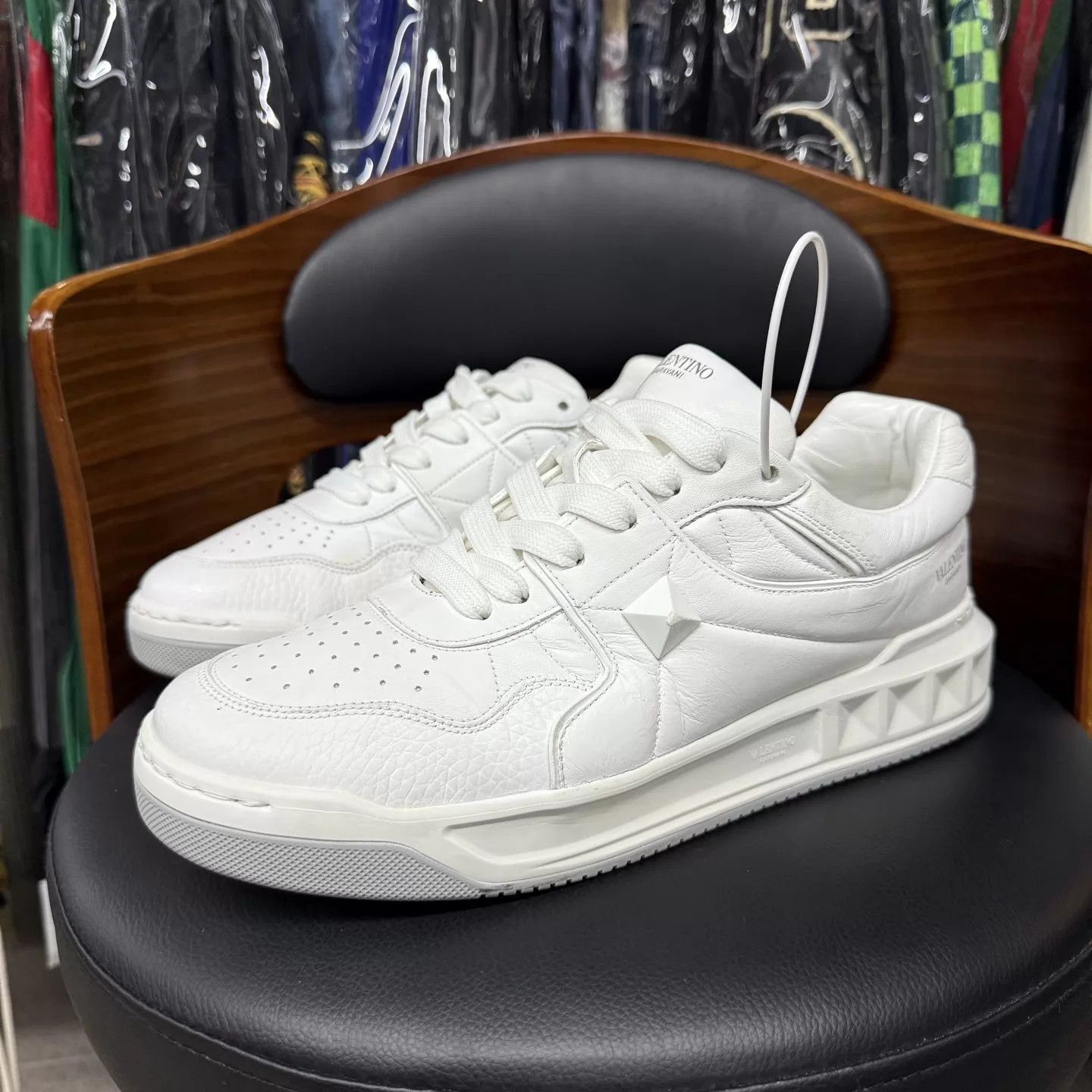 Valentino Valentino One Stud GARAVANI White 43 Gently Used Size US 10 / EU 43 - 1 Thumbnail