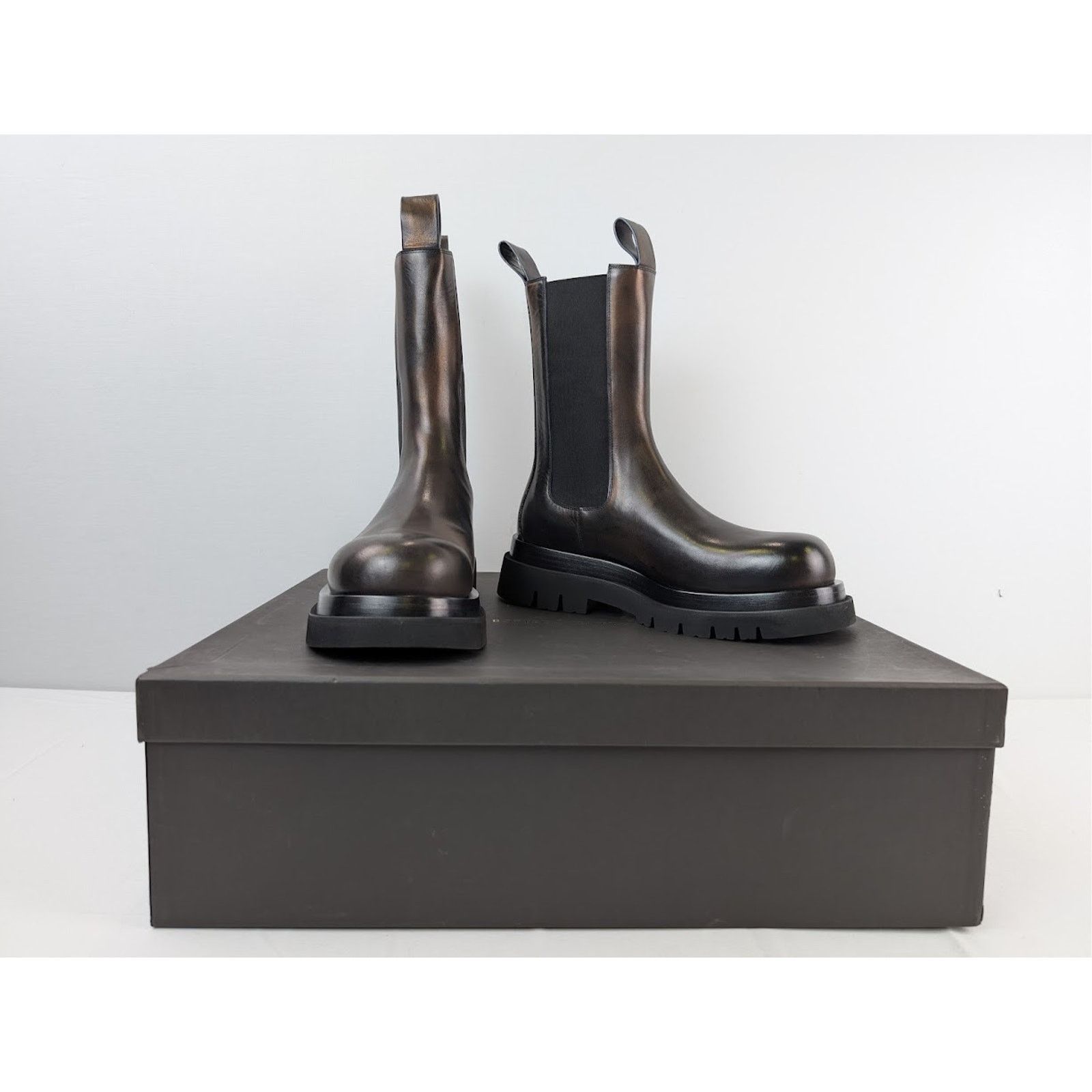 Bottega Veneta o1rshd1 Lug Boots in Ebony Size US 7 / EU 40 - 18 Thumbnail