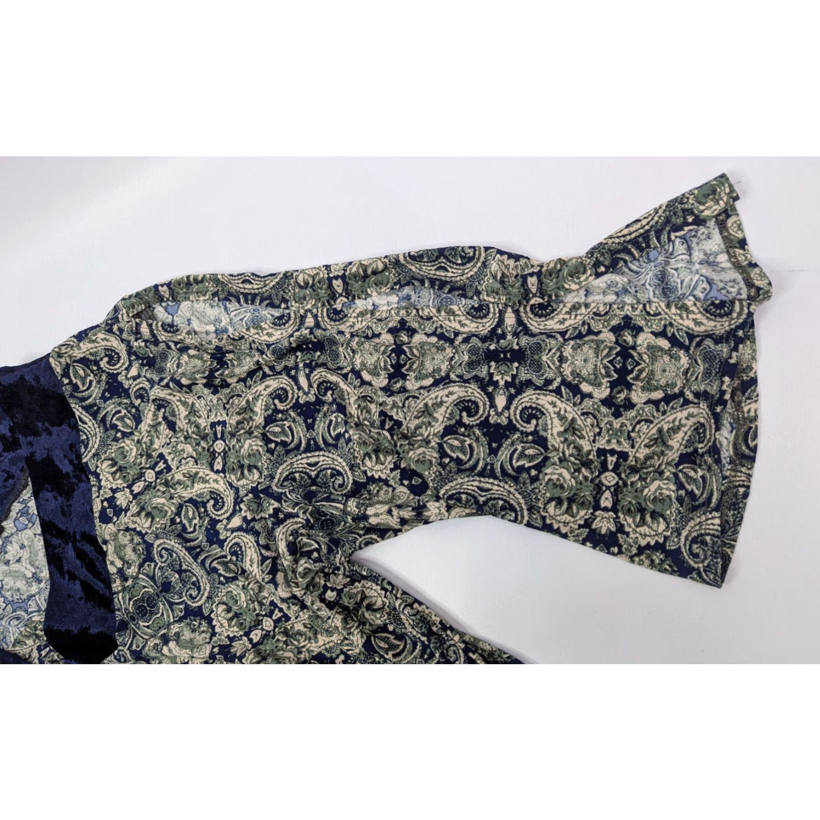 Velvet Cocomo Paisley V-Neck Jersey Velvet Top 3X Size 3/4 Sleeve Cold Shoulder Ladies Blouse Size XXL / US 16-18 / IT 52-54 - 4 Thumbnail