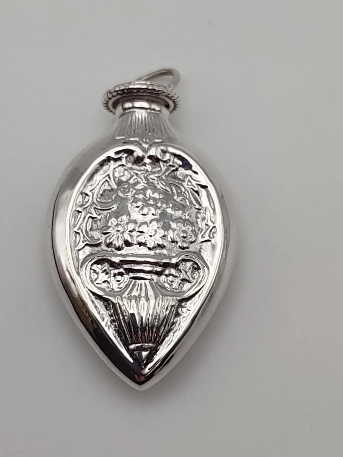 The Unbranded Brand Vintage Thai 925 Sterling Memorial Keepsake Pendant Size ONE SIZE - 1 Thumbnail