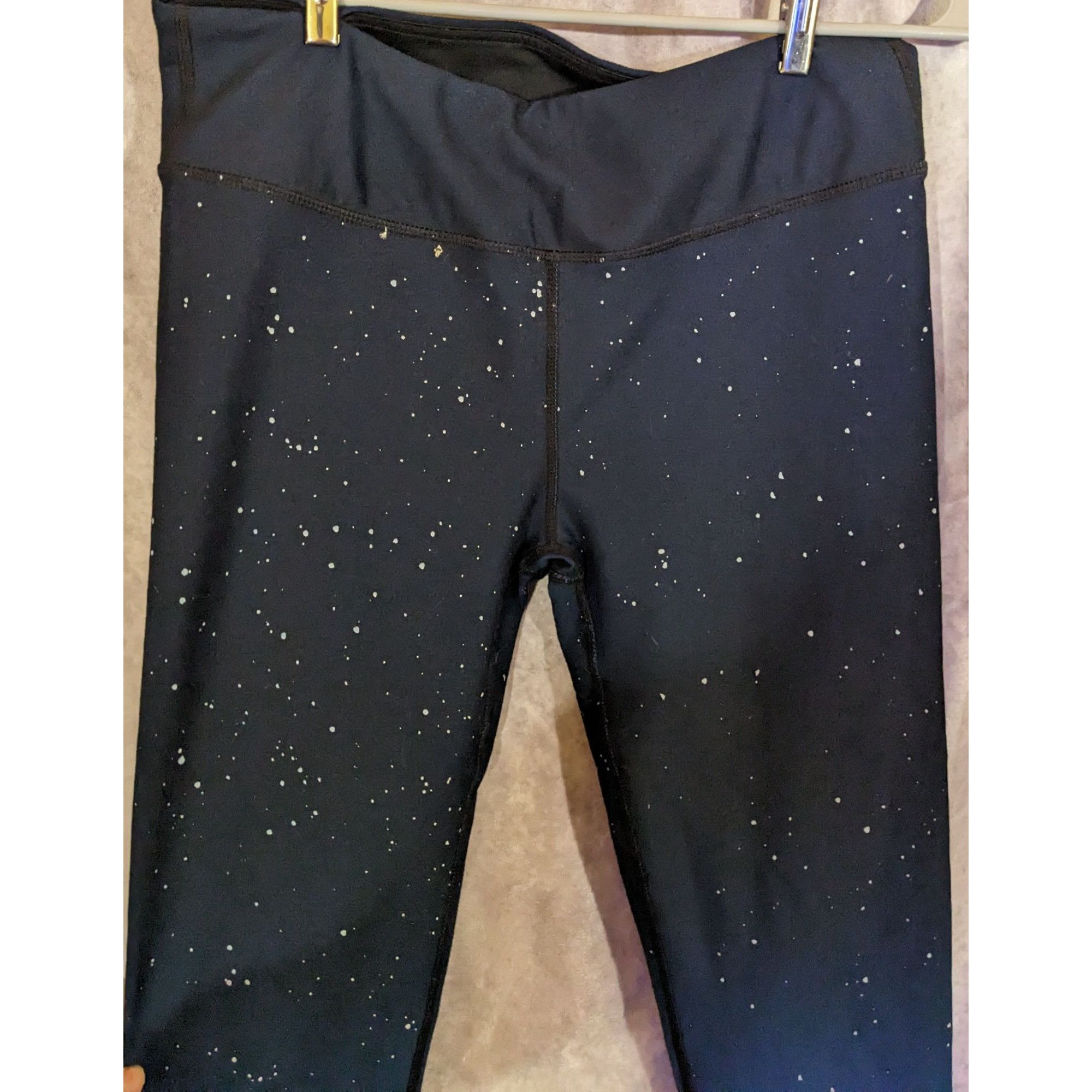 Fabletics Fabletics Starry Skies Capris Blue & Black Ombre Splatter Pr Size 30" / US 8 / IT 44 - 2 Thumbnail