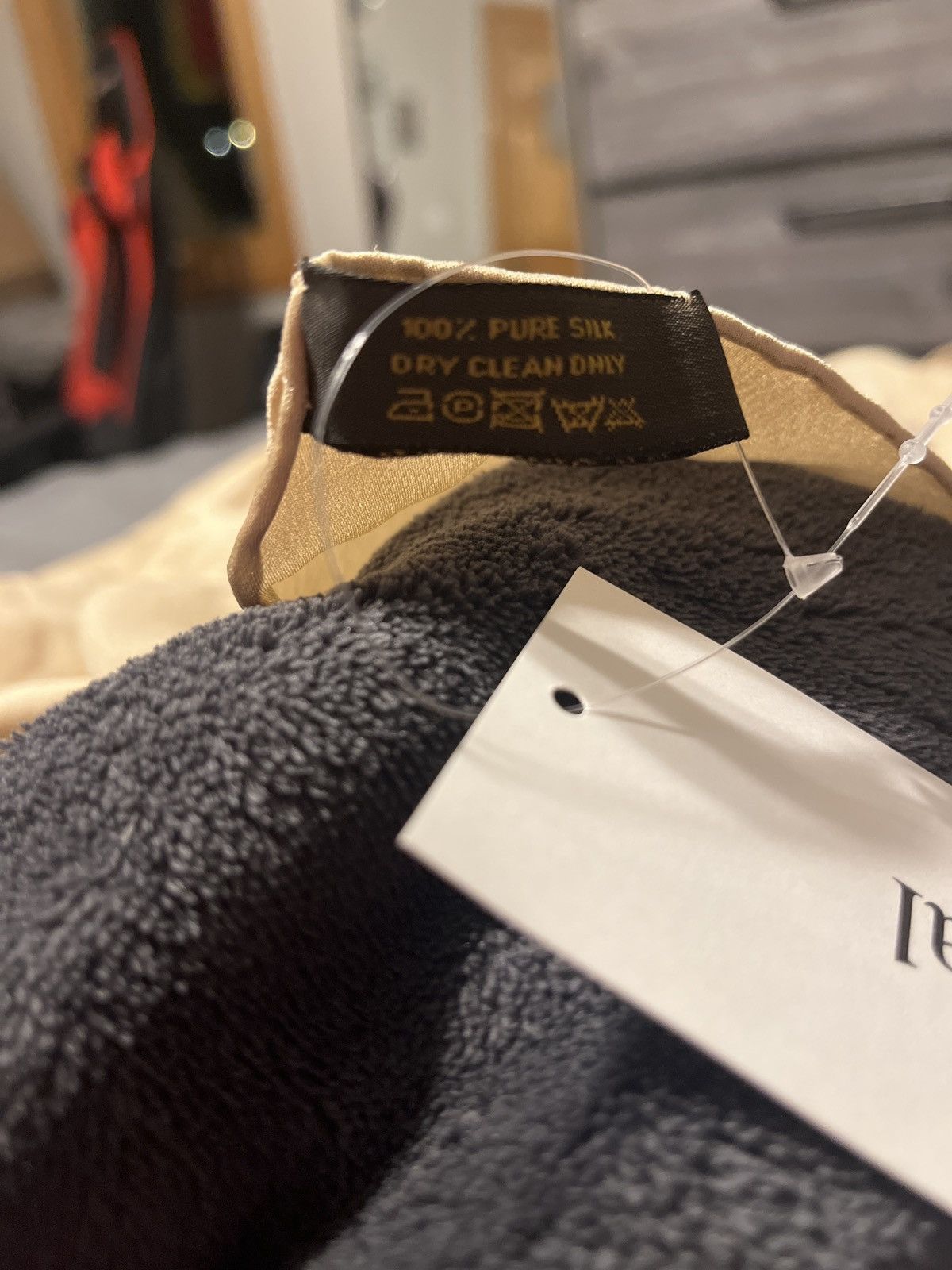 Louis Vuitton × Vintage Tan Louis Vuitton Scarf Size ONE SIZE - 6 Thumbnail
