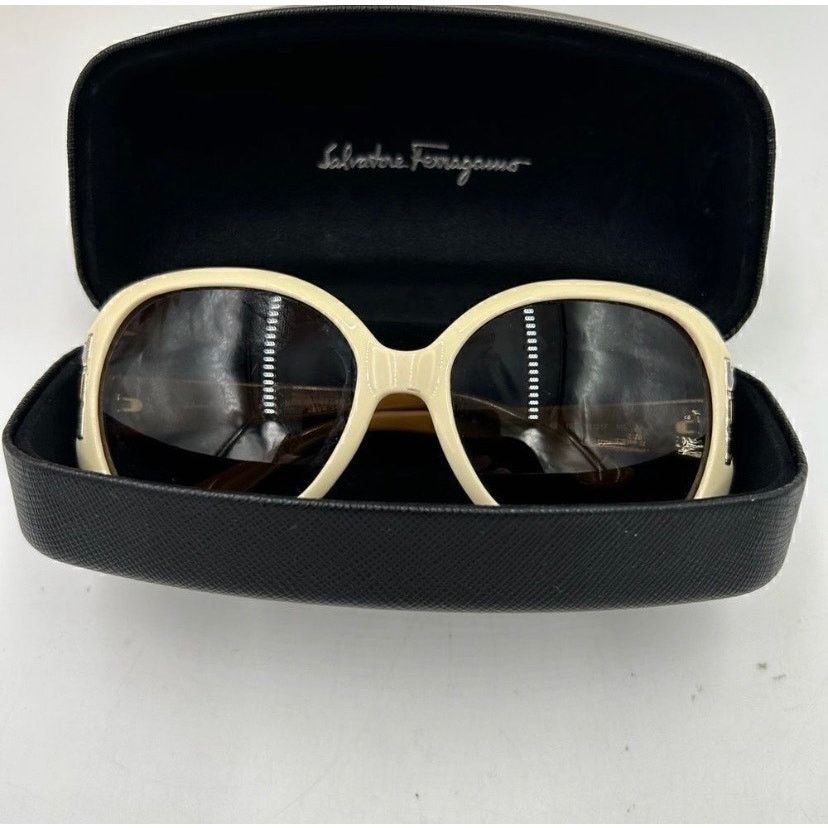 Salvatore Ferragamo Women’s Salvatore Ferragamo, sunglasses made in Italy Size ONE SIZE - 2 Thumbnail
