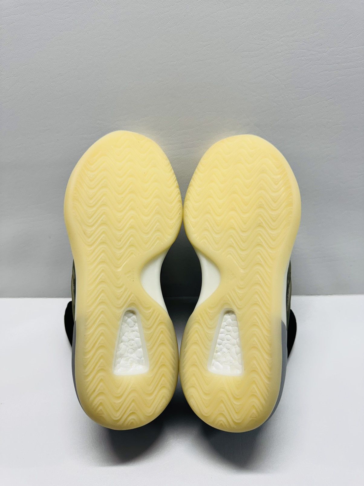 Yeezy Adidas Yeezy Quantum YZY QNTM Barium Size US 10.5 / EU 43-44 - 6 Thumbnail