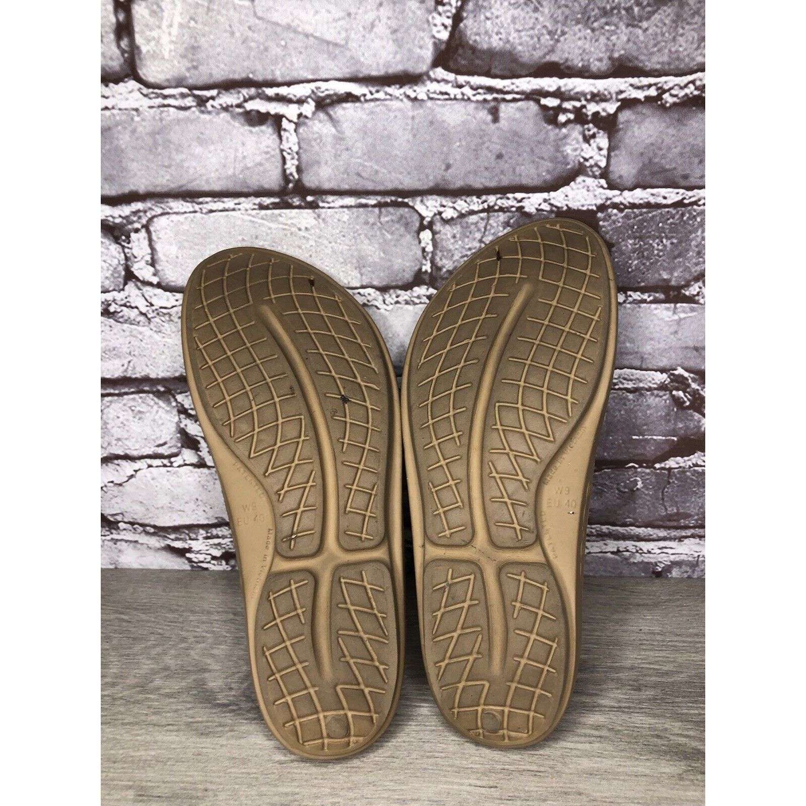 Other Oofos Oolala Camel Nude Rubber Thong Lightweight Sandals Wom Size US 10 / IT 40 - 19 Thumbnail