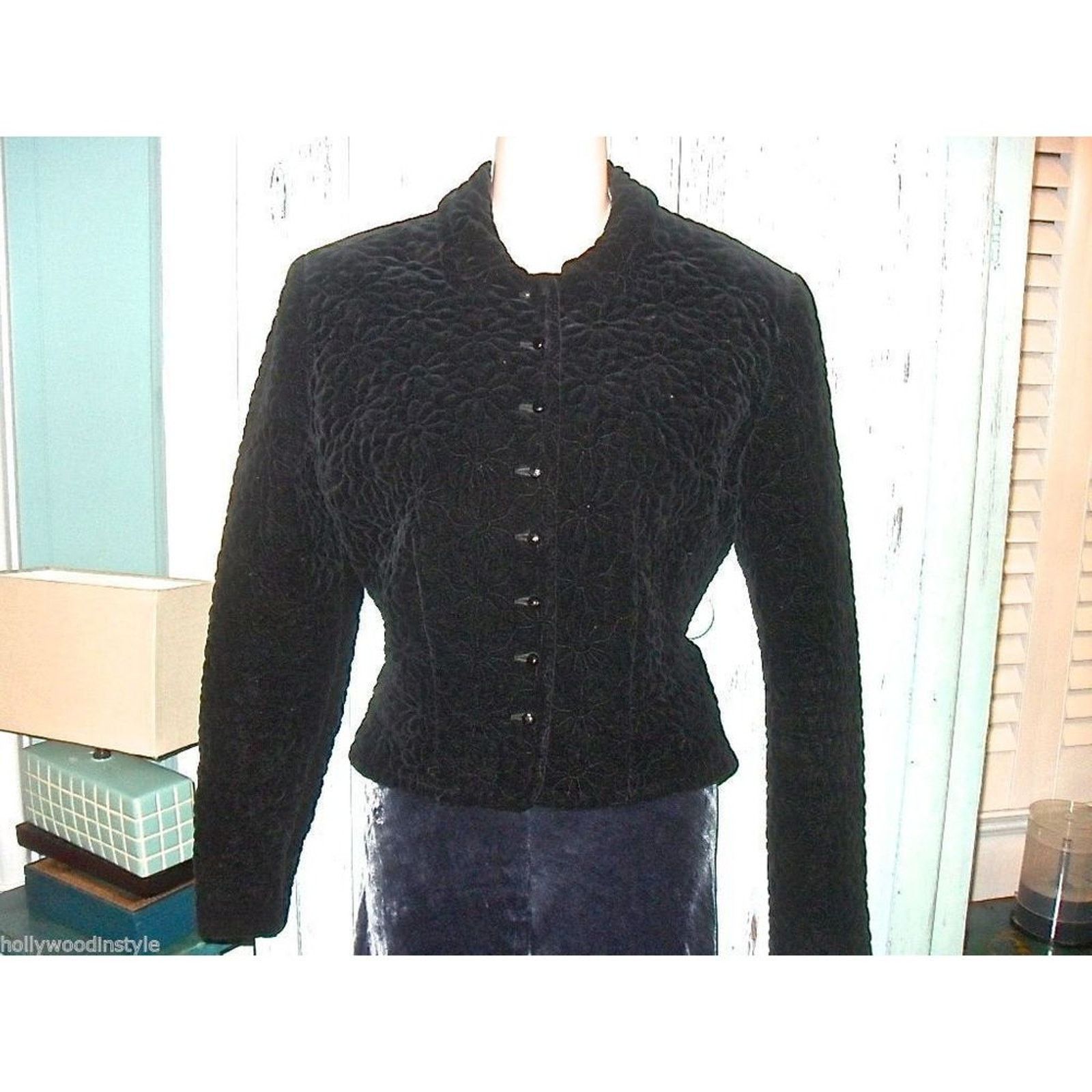 Vintage VINTAGE QUILTED VELVET Nipped Waist Jacket Carved Buttons Size ONE SIZE - 2 Thumbnail