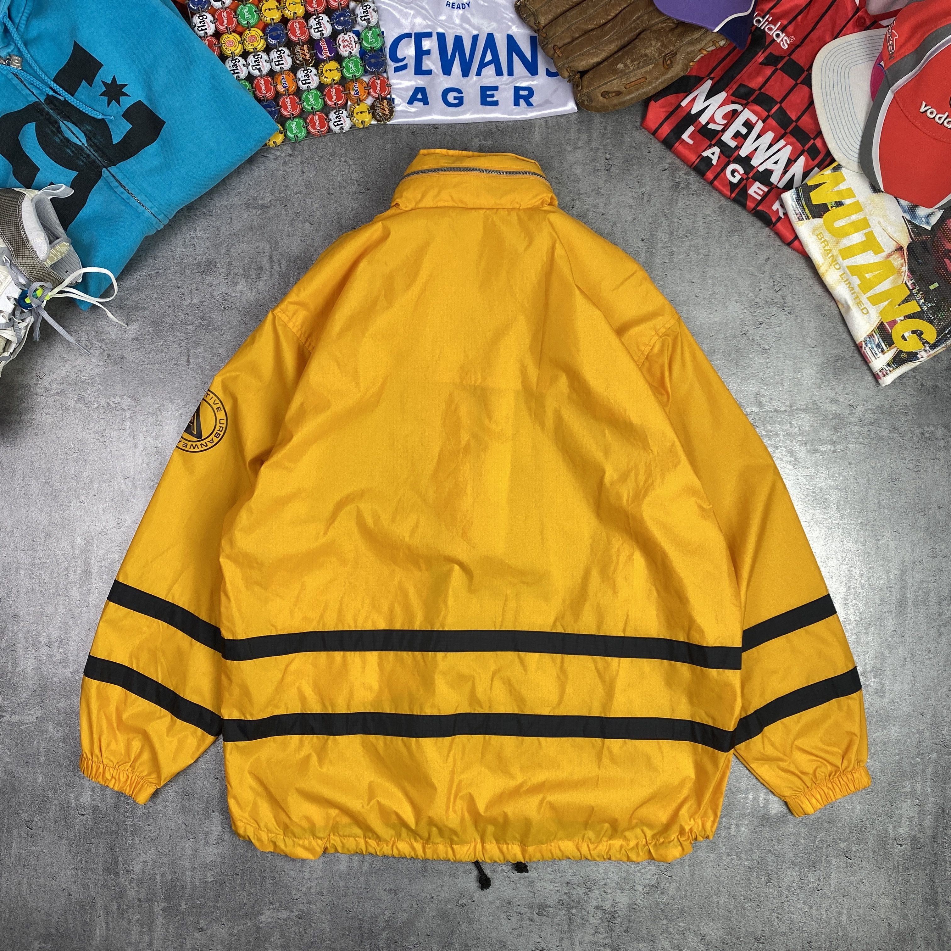 Vintage Vintage American Training Corp Yellow waterproof Jacket - XL Size US XL / EU 56 / 4 - 4 Thumbnail