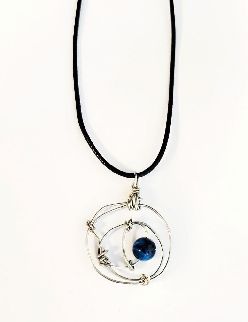 Handmade Minimalist knotted wire necklace with dragon vein agate vead Size ONE SIZE - 1 Thumbnail