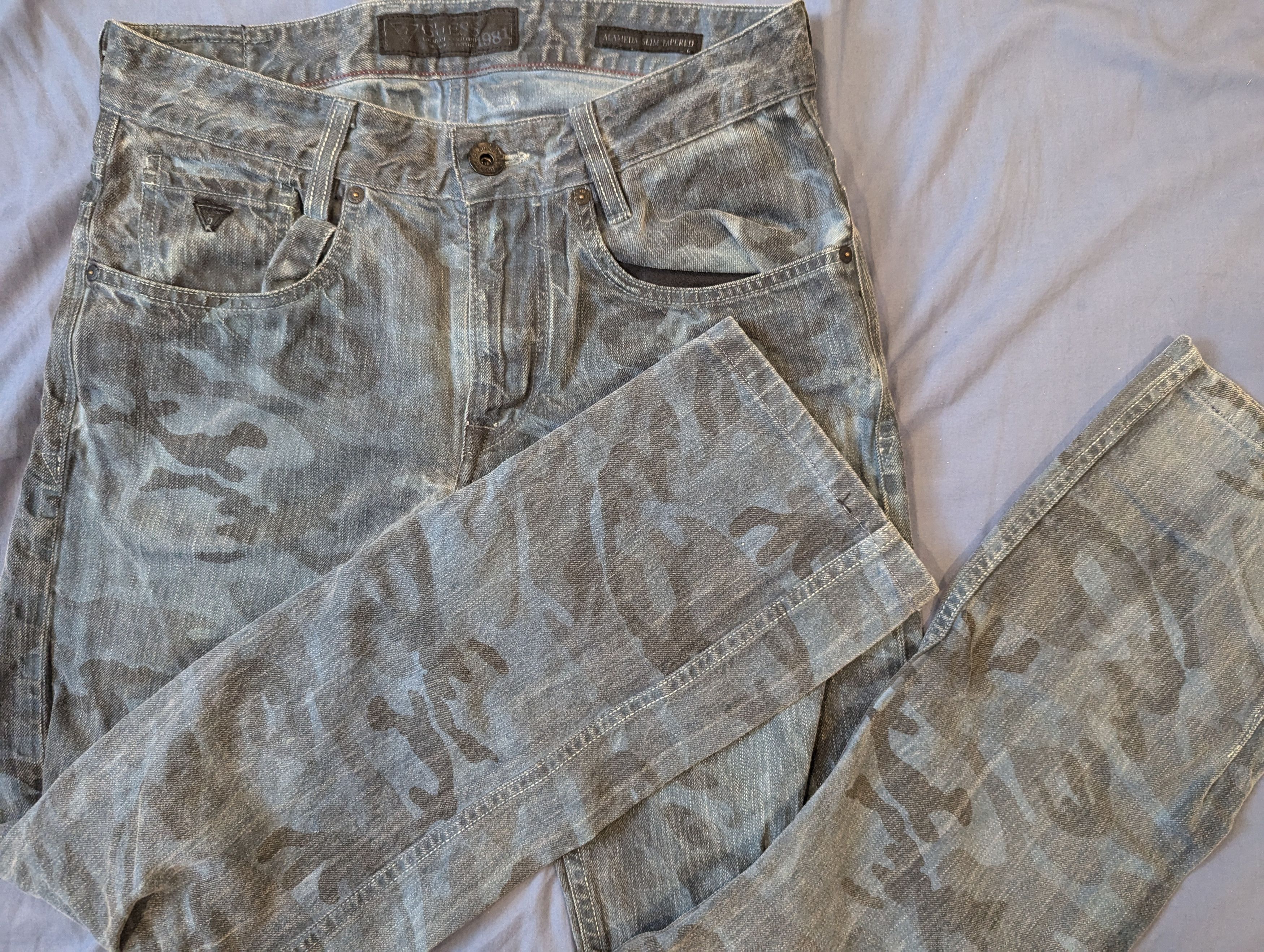 Guess Guess Blue Camo Alameda Slim Tapered Jeans Size US 31 - 1 Thumbnail