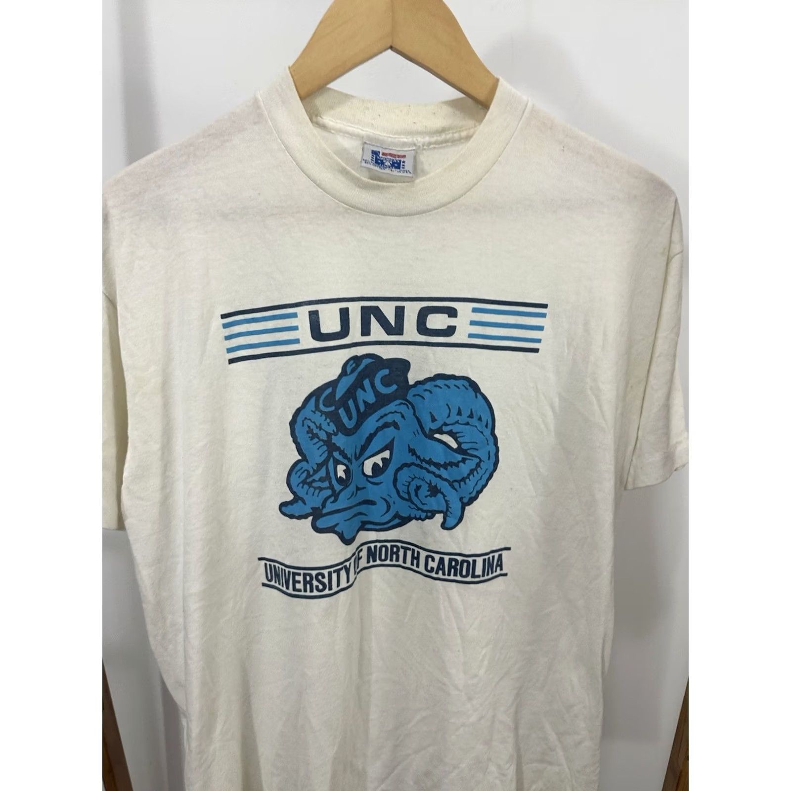 Vintage VINTAGE 80s UNC Carolina Tar Heels Ramases Bar Game Graphic Thin T-Shirt Size L White Men Size US L / EU 52-54 / 3 - 4 Thumbnail