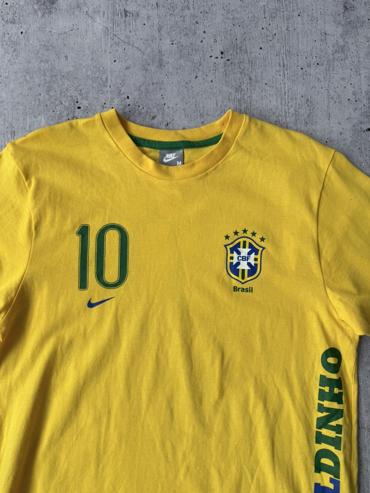 Nike 🩸RARE🩸Nike Vintage Y2K Brazil Ronaldinho #10 T Shirt Size US M / EU 48-50 / 2 - 7 Thumbnail
