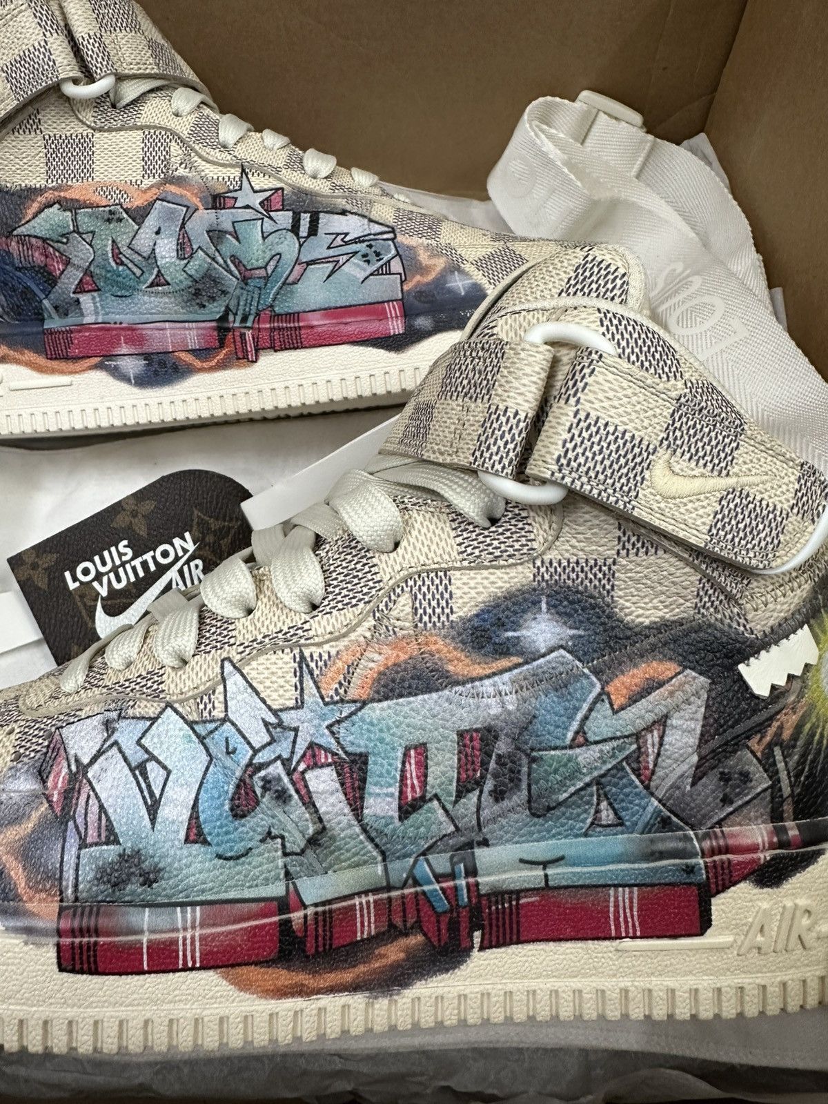 Louis Vuitton Louis Vuitton AF1 Mid Graffiti DS Size 7.5 Size US 7.5 / EU 40-41 - 9 Thumbnail