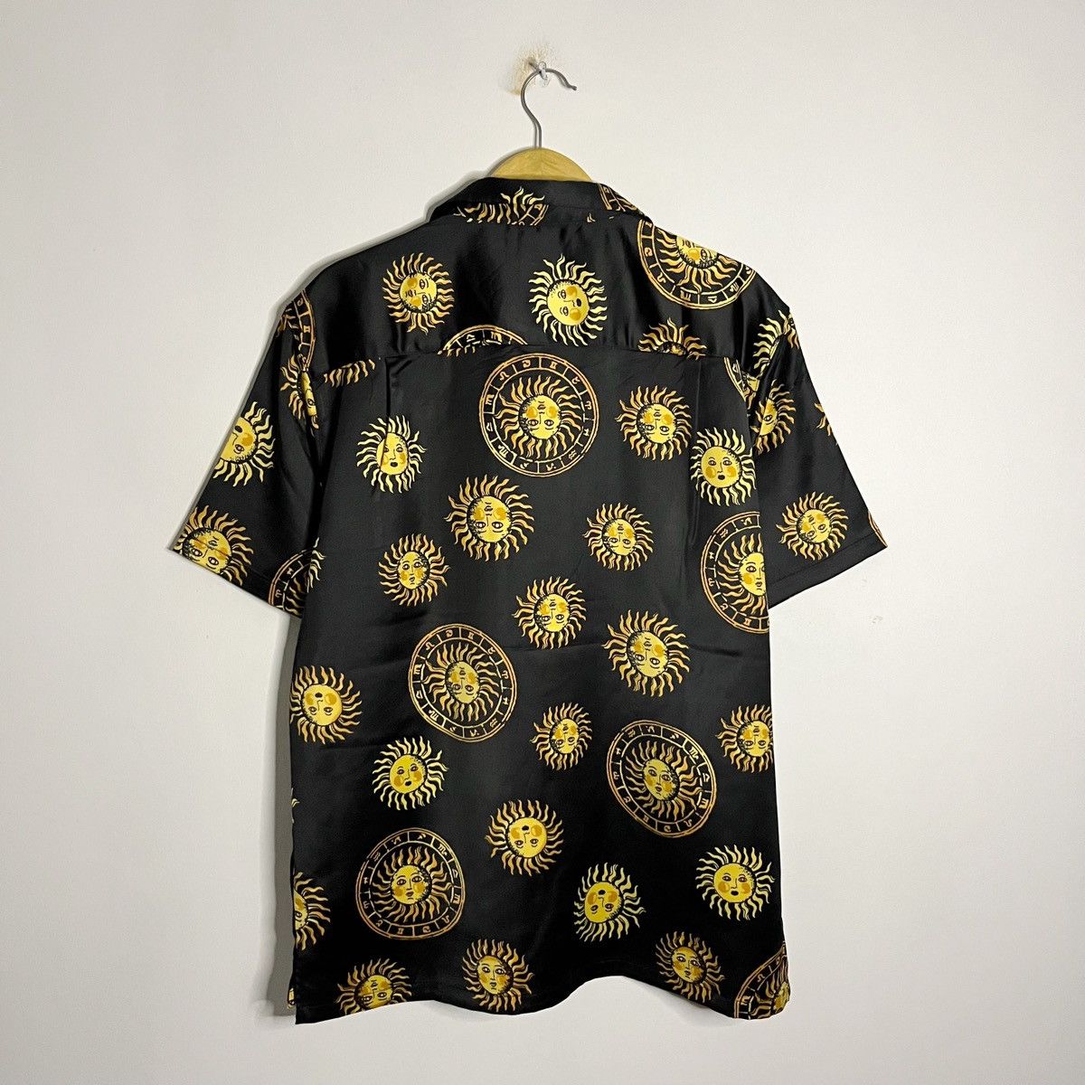 Urban Outfitters Urban Outfitters Celestial Sun & Moon Campcollar Shirt Size US L / EU 52-54 / 3 - 8 Thumbnail