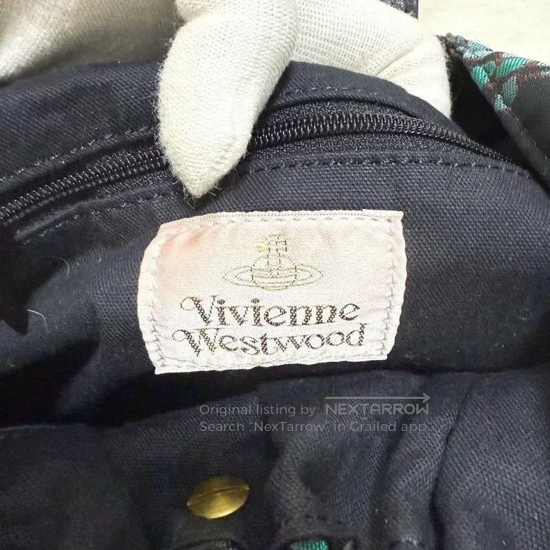 Vivienne Westwood Vivienne Westwood size os Large Orb Buttons Wind Style Bask Size ONE SIZE - 8 Thumbnail