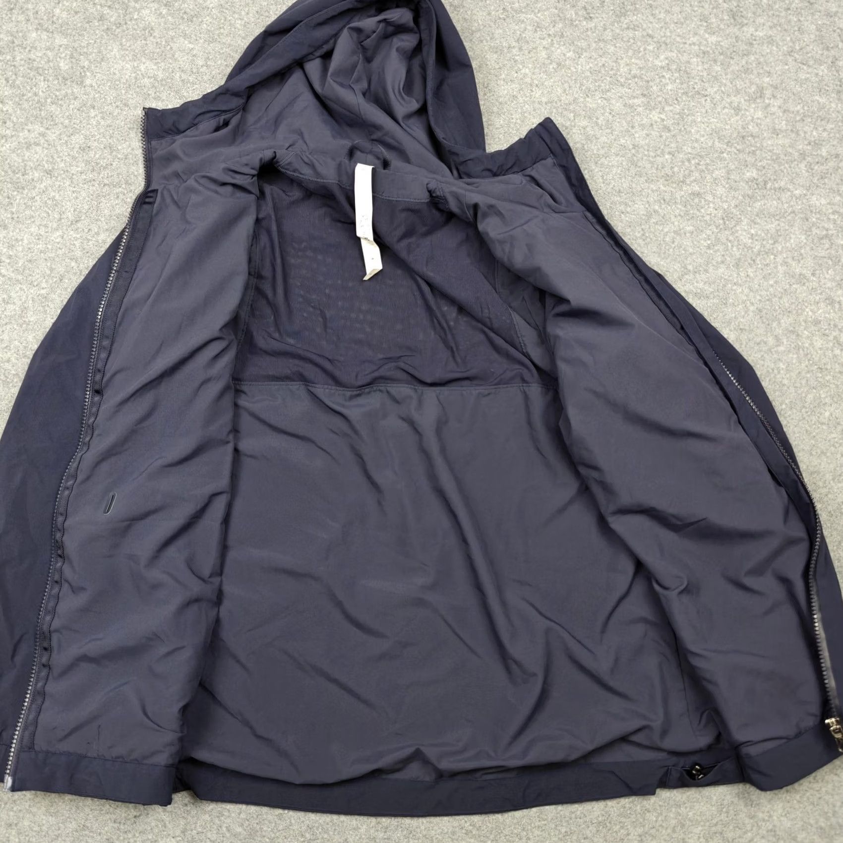 Lululemon Lululemon Jacket Womens Blue 6 Hooded Full Zip Windbreaker Vent Back Lightweight Size M / US 6-8 / IT 42-44 - 3 Thumbnail