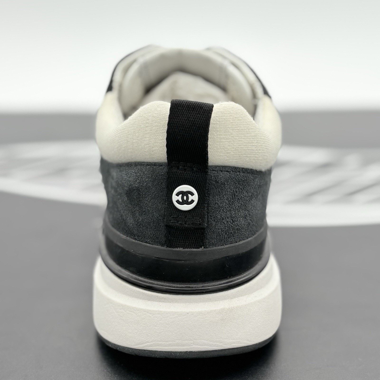 Chanel Chanel Interlocking CC Logo Suede Sneaker ' Green '| WORN 1x Size US 8 / EU 41 - 9 Thumbnail