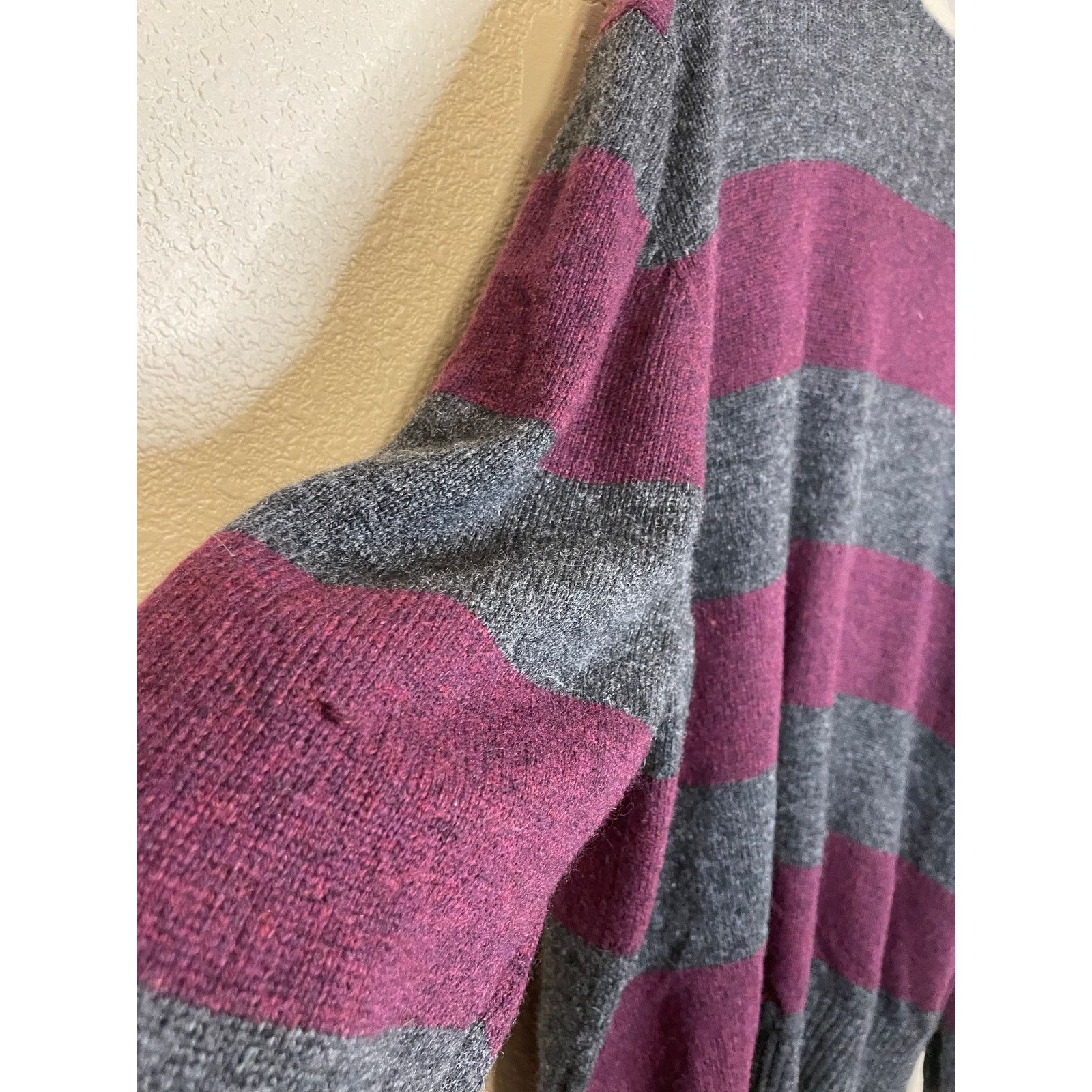 Izod IZOD Wool Blend Grey Purple Striped Crew Neck Sweater XXL Size US XXL / EU 58 / 5 - 3 Thumbnail