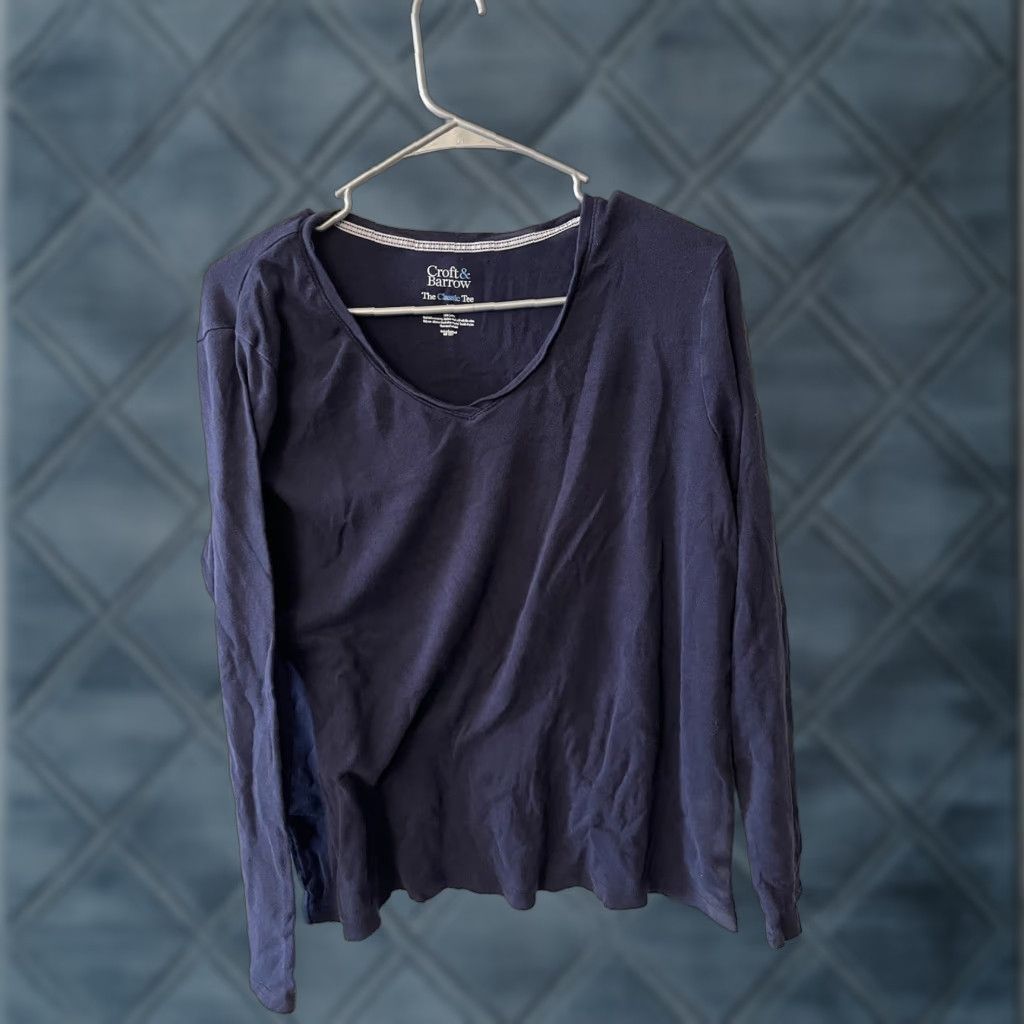 Croft & Barrow Croft & Barrow Women's Blue Classic Tee Size Large 100% Cotton Long Sleeve V Nec Shirt Womens Large Blue Cotton Classic V-Neck T-Shirt Croft & Barrow Size L / US 10 / IT 46 - 1 Thumbnail