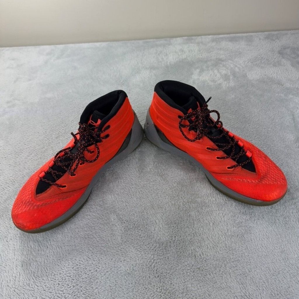 Under Armour Under Armour Men’s Size 13 US/12 UK/47.5 EU Curry 3 Bolt Ora Size US 13 / EU 46 - 14 Thumbnail