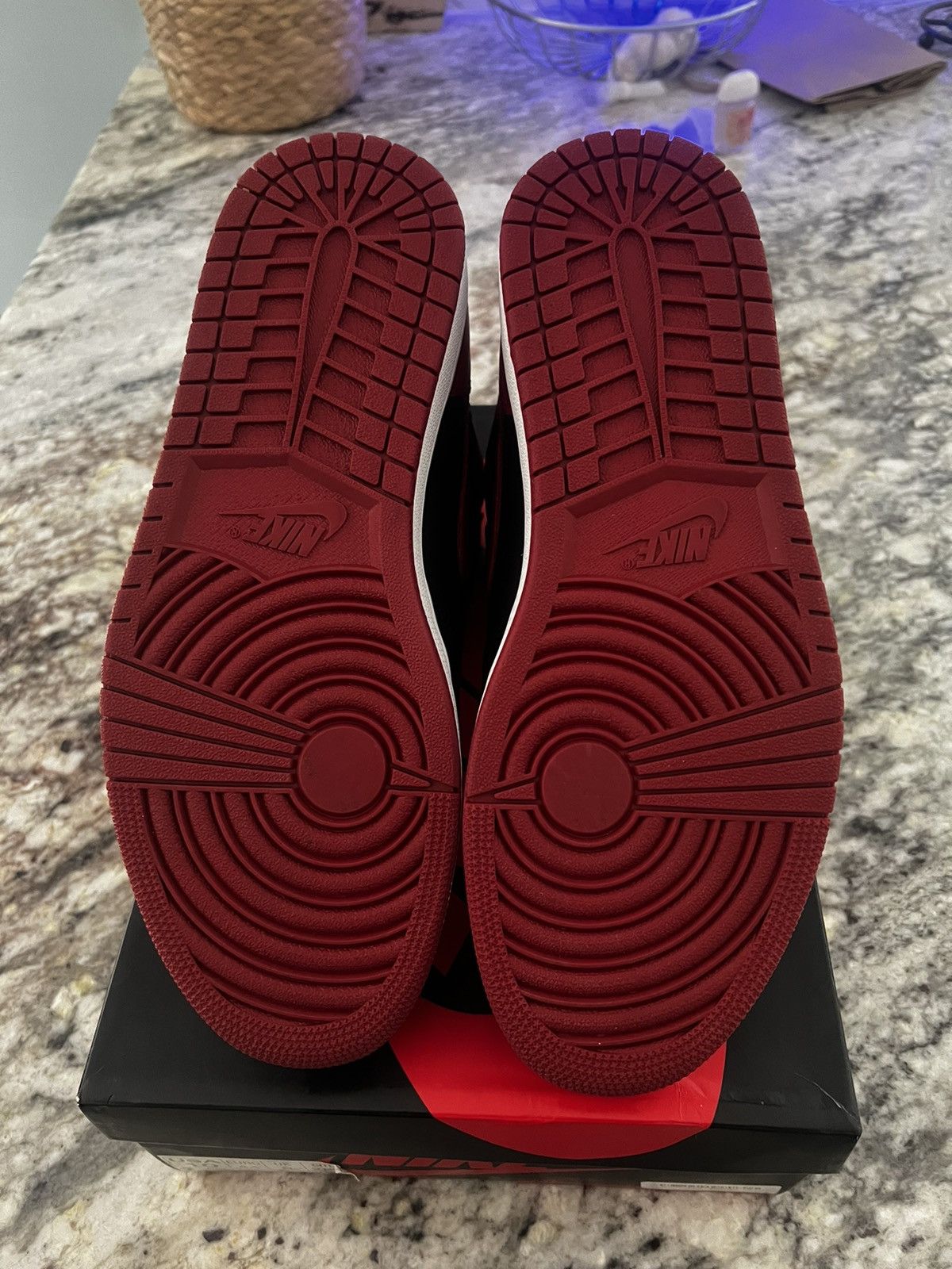 Jordan Brand Air Jordan 1 Retro High OG Banned 2016 Banned, Bred Size US 10 / EU 43 - 6 Thumbnail