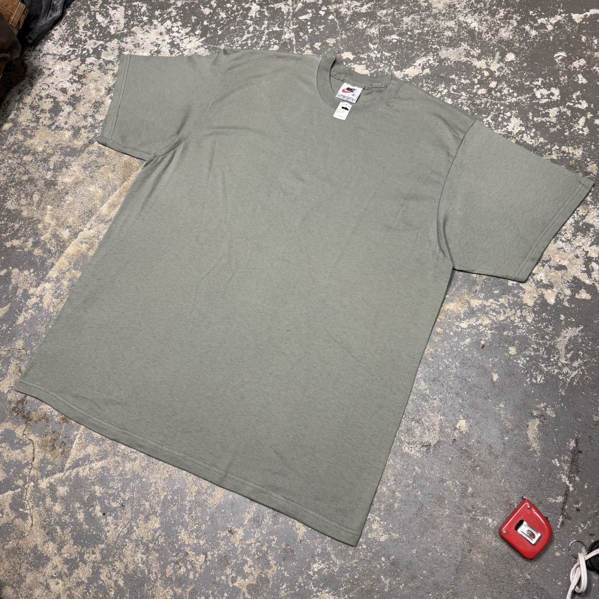 Nike Vintage Nike Green Blank No Swoosh 90s Tshirt USA Size US XL / EU 56 / 4 - 2 Thumbnail