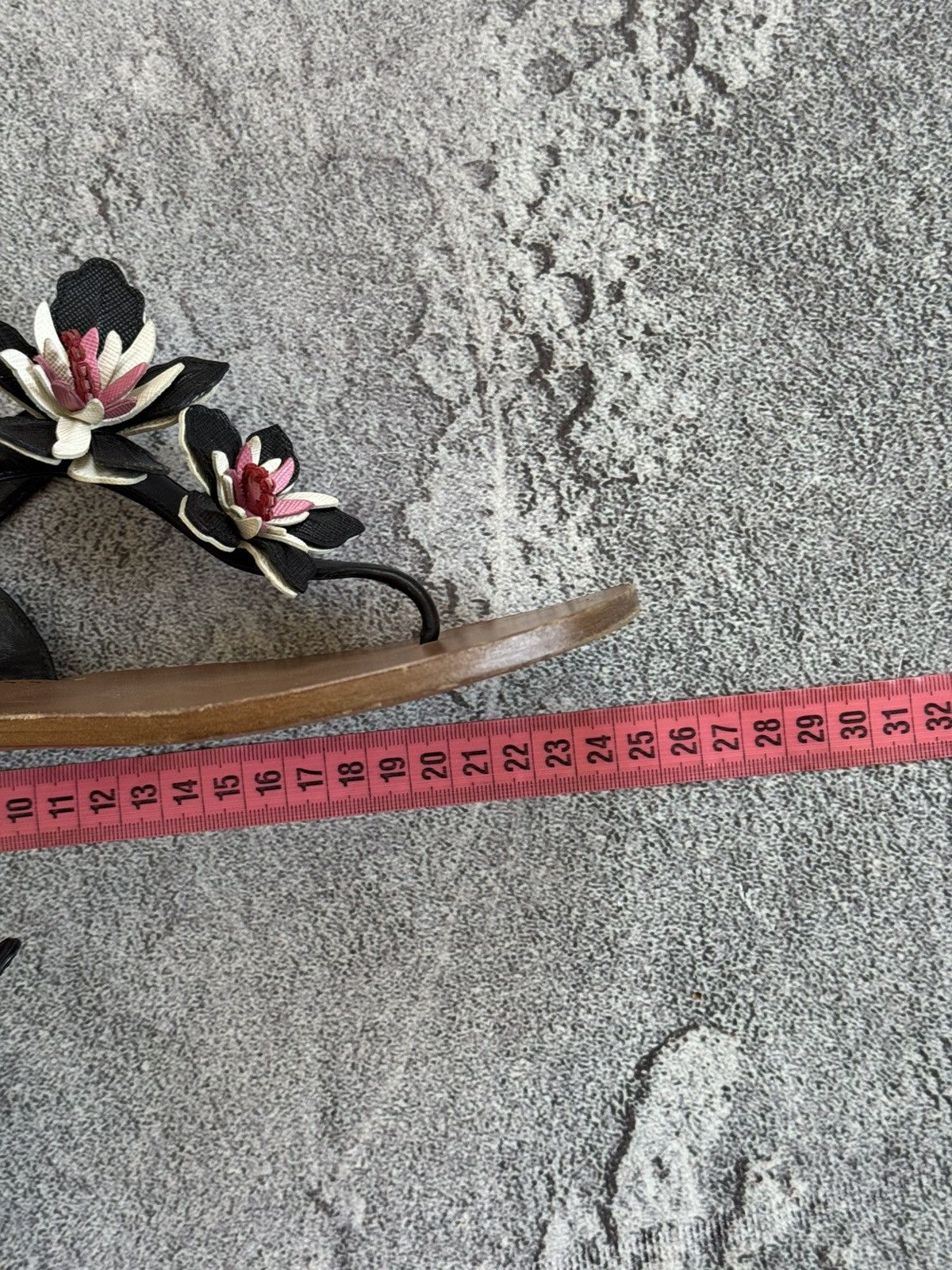 Designer × Prada Prada 37.5 sandals flip flops slippers slide leather strap Size US 7.5 / IT 37.5 - 19 Thumbnail