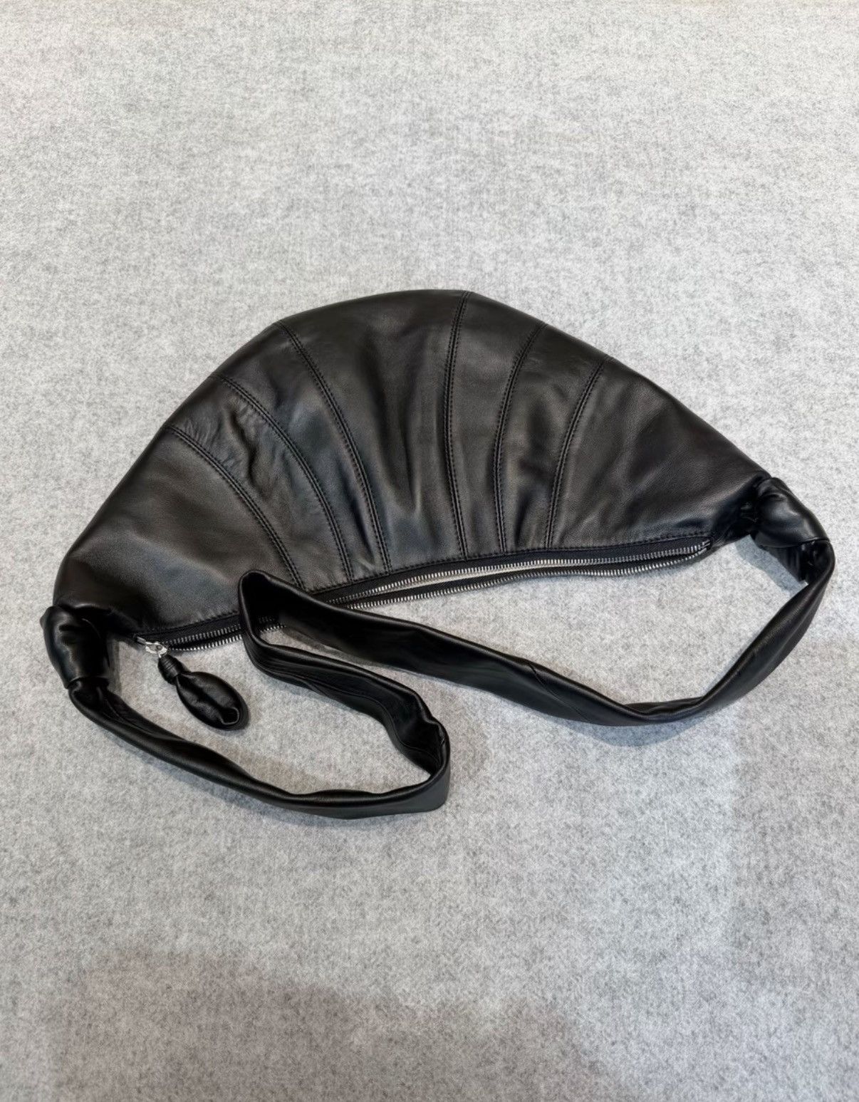 Lemaire Lemaire New Dark Lambskin Croissant Crossbody Bag KKKK9 Size ONE SIZE - 3 Thumbnail