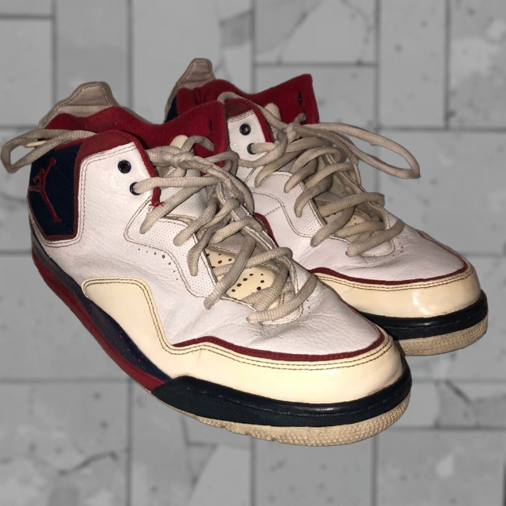 Jordan Brand Air Jordan Courtside White/Varsity Red/Navy Size 13 US Men's Shoes 453980 101 NO INSOLES Size US 15 / EU 48 - 1 Thumbnail