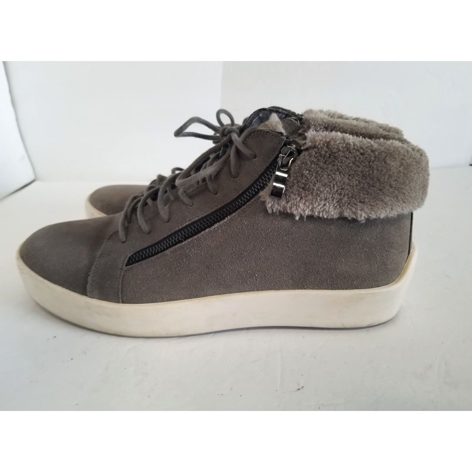 Vintage Russell Park Leather Suede Gray High Top Fashion Sneakers Men Size 10 Leather Outsole Leather Lining Casual Modern Hi-Top M-Width Size US M / EU 48-50 / 2 - 5 Thumbnail