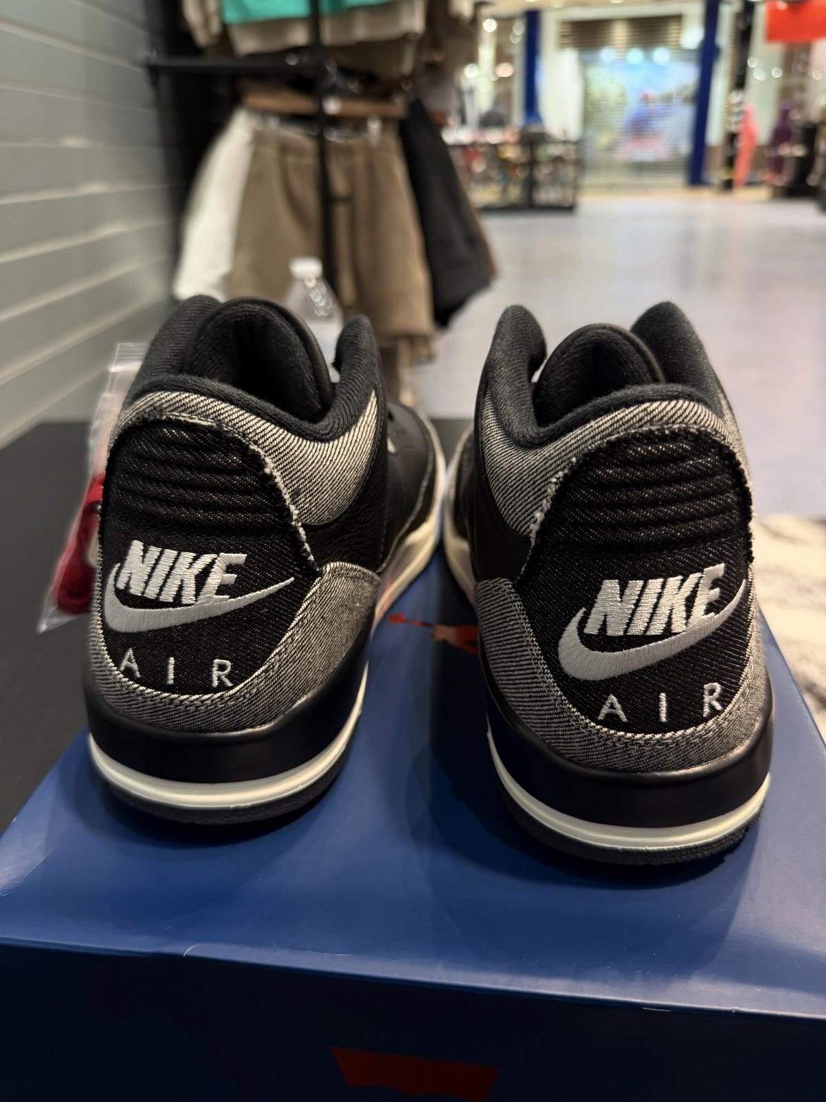 Jordan Brand Nike Air Jordan 3 Retro Levi’s Black IR0914-400 Men’s 10.5 Size US 10.5 / EU 43-44 - 6 Thumbnail