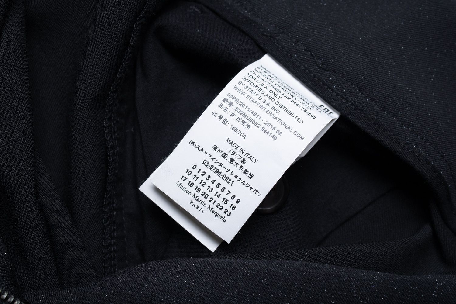 Maison Margiela Maison Margiela, glitter shorts in black Size 28" / US 6 / IT 42 - 5 Thumbnail