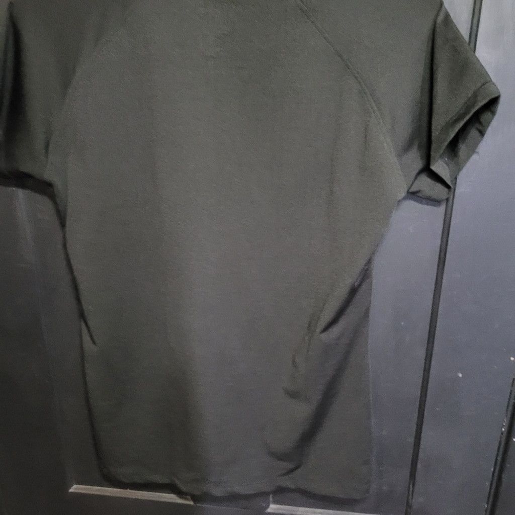 Nicole Miller Nicole Miller, athletic workout shirt, NWOT, Size M Size L / US 10 / IT 46 - 6 Thumbnail