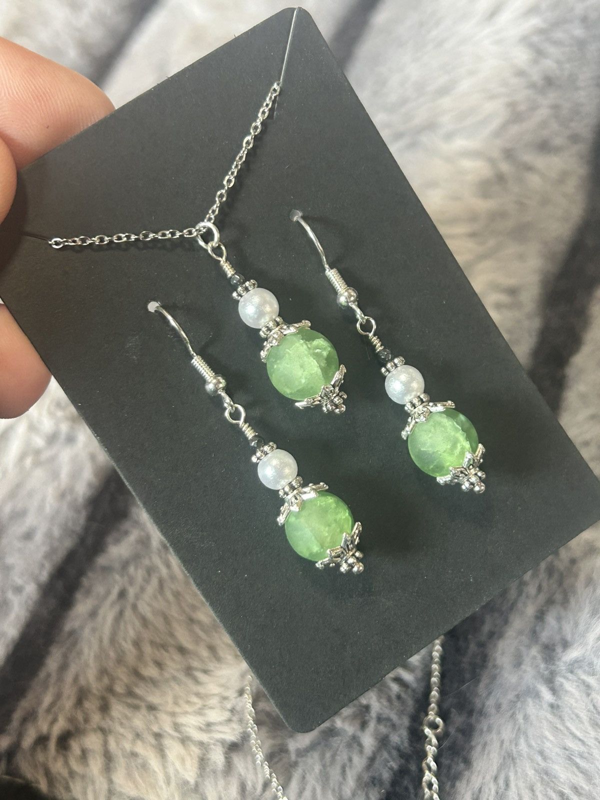 Handmade Handcrafted green crackle glass classic pearl necklace set Size ONE SIZE - 1 Thumbnail