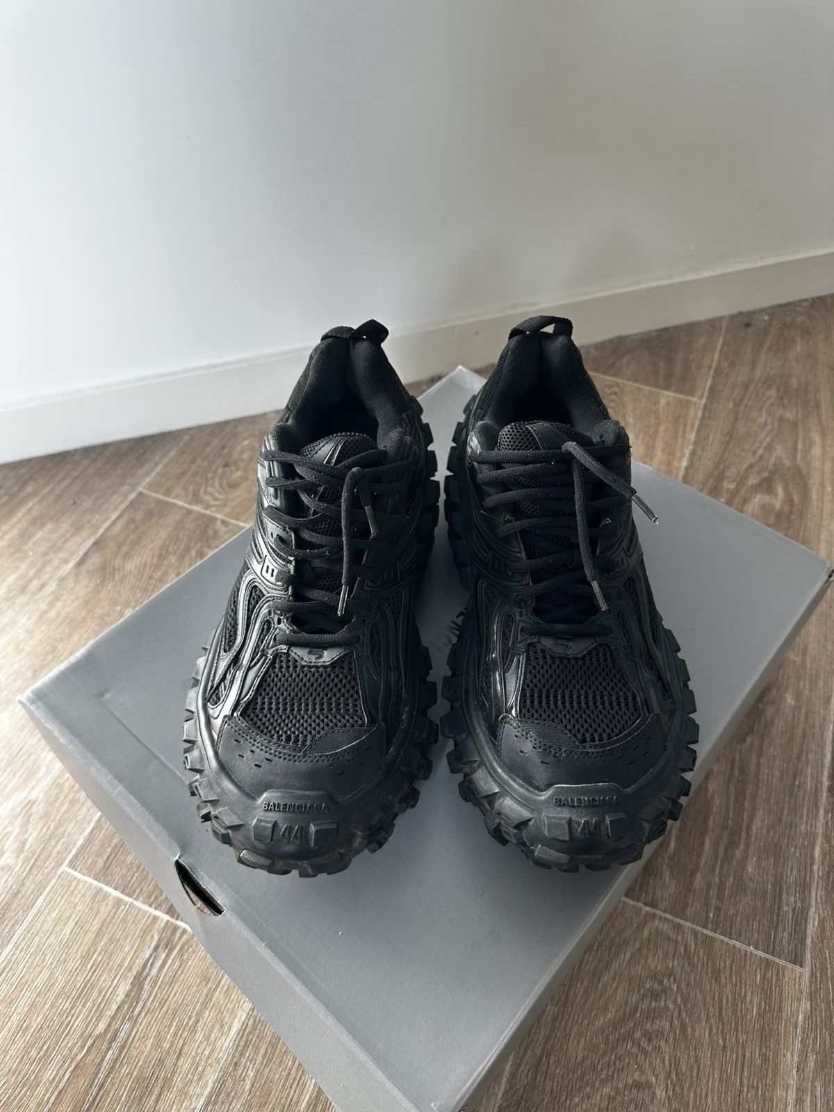 Balenciaga Balenciaga defender sneaker Size US 11 / EU 44 - 7 Thumbnail