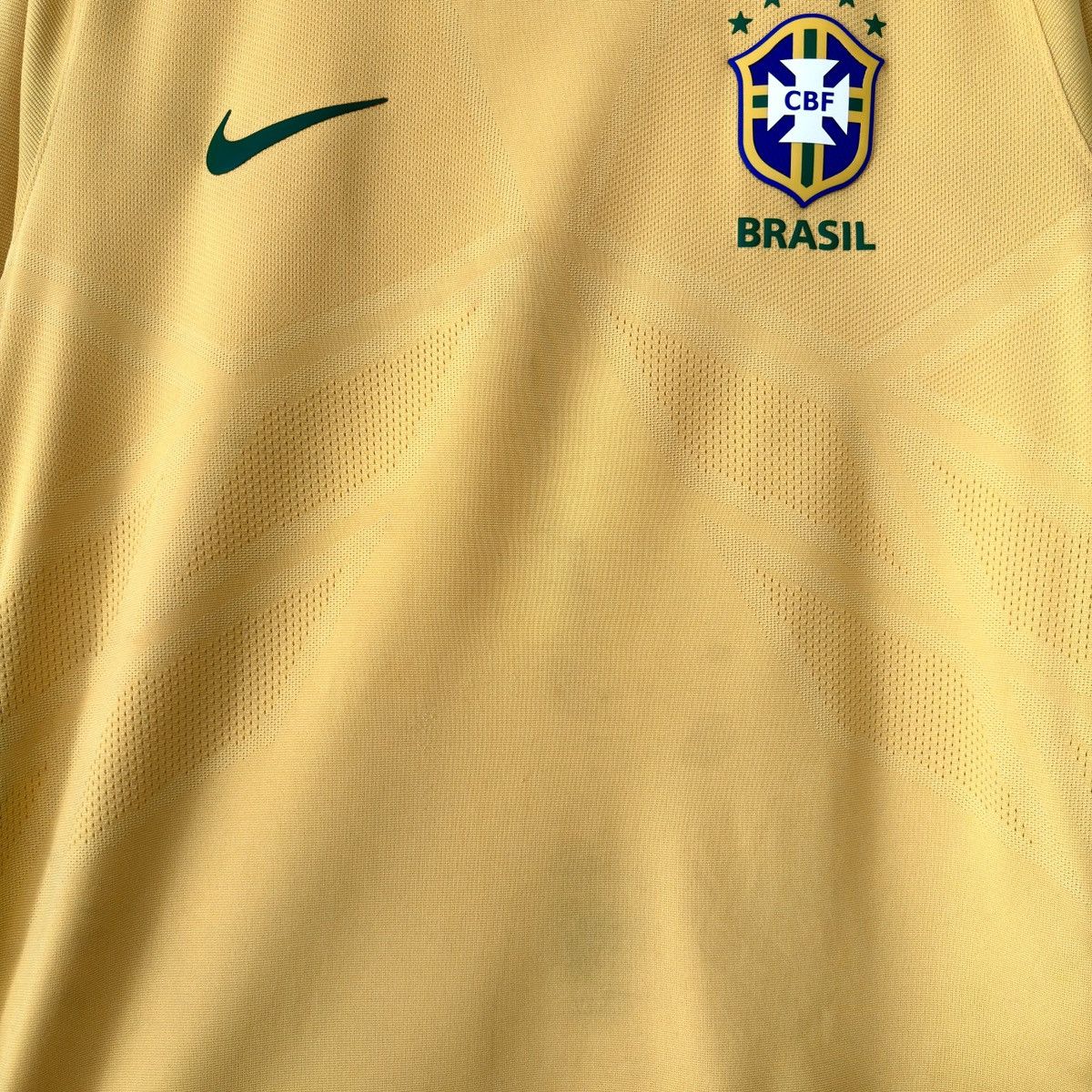Nike 2016 2018 Brazil Nike Home Kit Soccer Jersey Shirt Top Tee Size US M / EU 48-50 / 2 - 5 Thumbnail