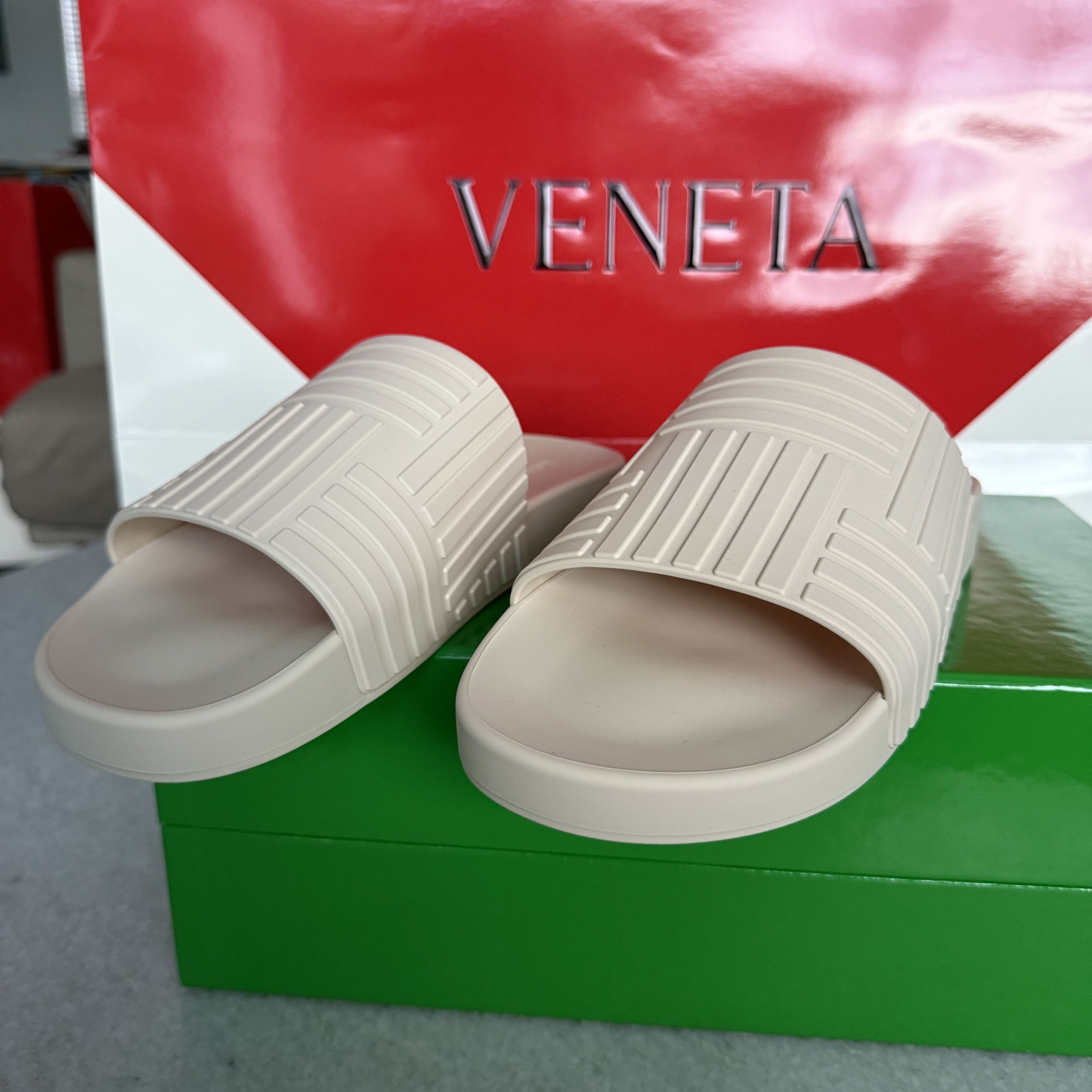 Bottega Veneta Bottega veneta 630039 Men's Off-white Rubber Slip-on Sandals Size US 8 / EU 41 - 10 Thumbnail