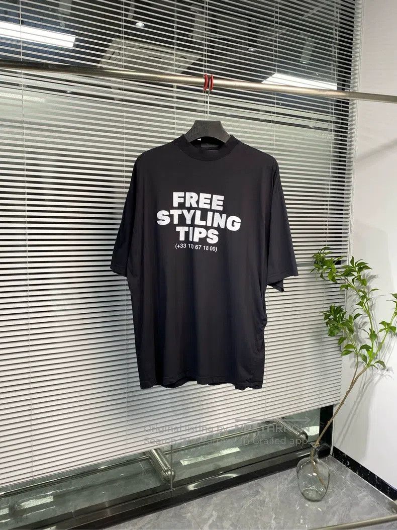Balenciaga Balenciaga Short-sleeve T-shirt with letter slogan and pho Size US XS / EU 42 / 0 - 1 Thumbnail