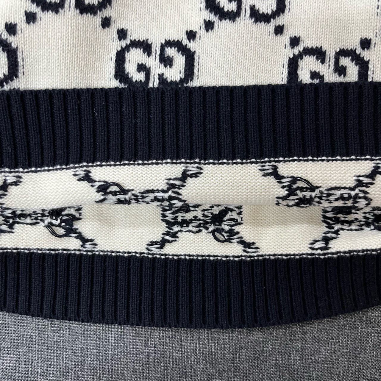 Gucci Gucci White full logo sweater 2501-Nextarrow Size US XS / EU 42 / 0 - 3 Thumbnail