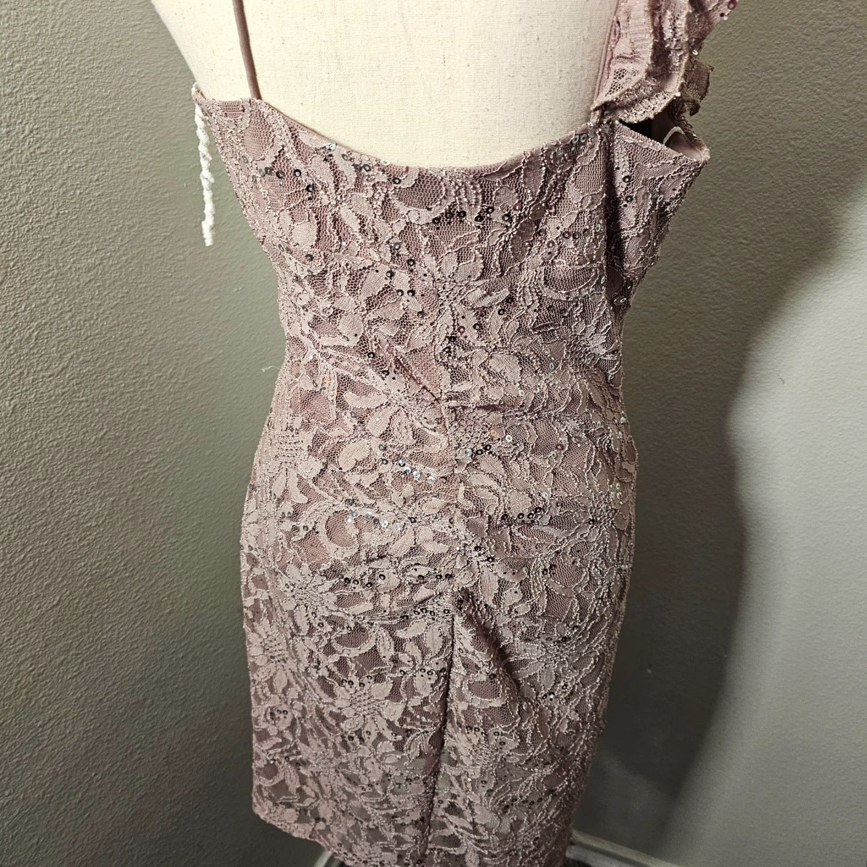 Vintage Jump Apparel One Shoulder Dress Women Sequin BeigBeige Metallic Cocktail and Party Dress Knee Length Juniors 13/14 Size XL / US 12-14 / IT 48-50 - 3 Thumbnail
