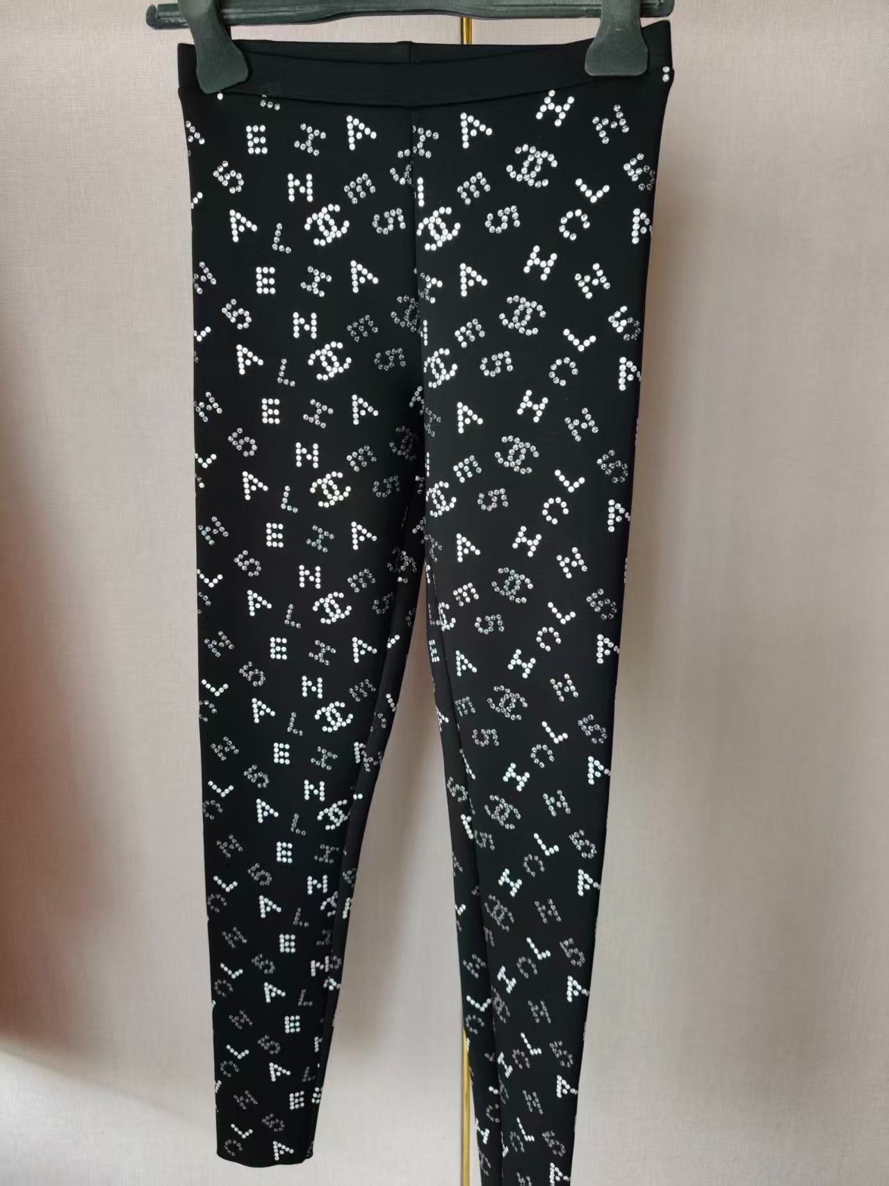 Chanel Chanel Women's Trousers Size 27" / US 4 / IT 40 - 1 Thumbnail