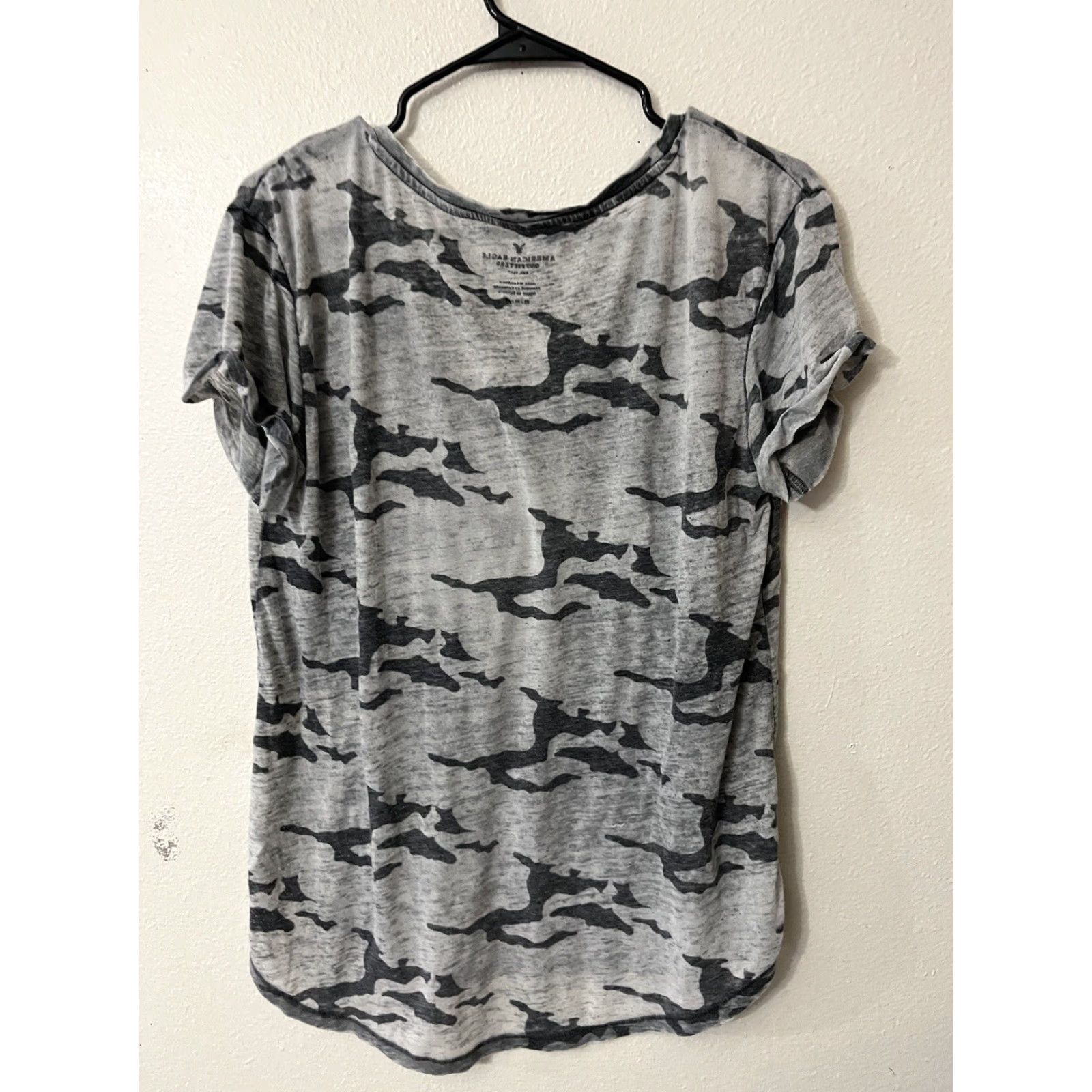 American Eagle Outfitters American Eagle Womens Lightweight Gray Camo T-Shirt Medium Short Sleeve Round Neck Casual Size M / US 6-8 / IT 42-44 - 2 Thumbnail