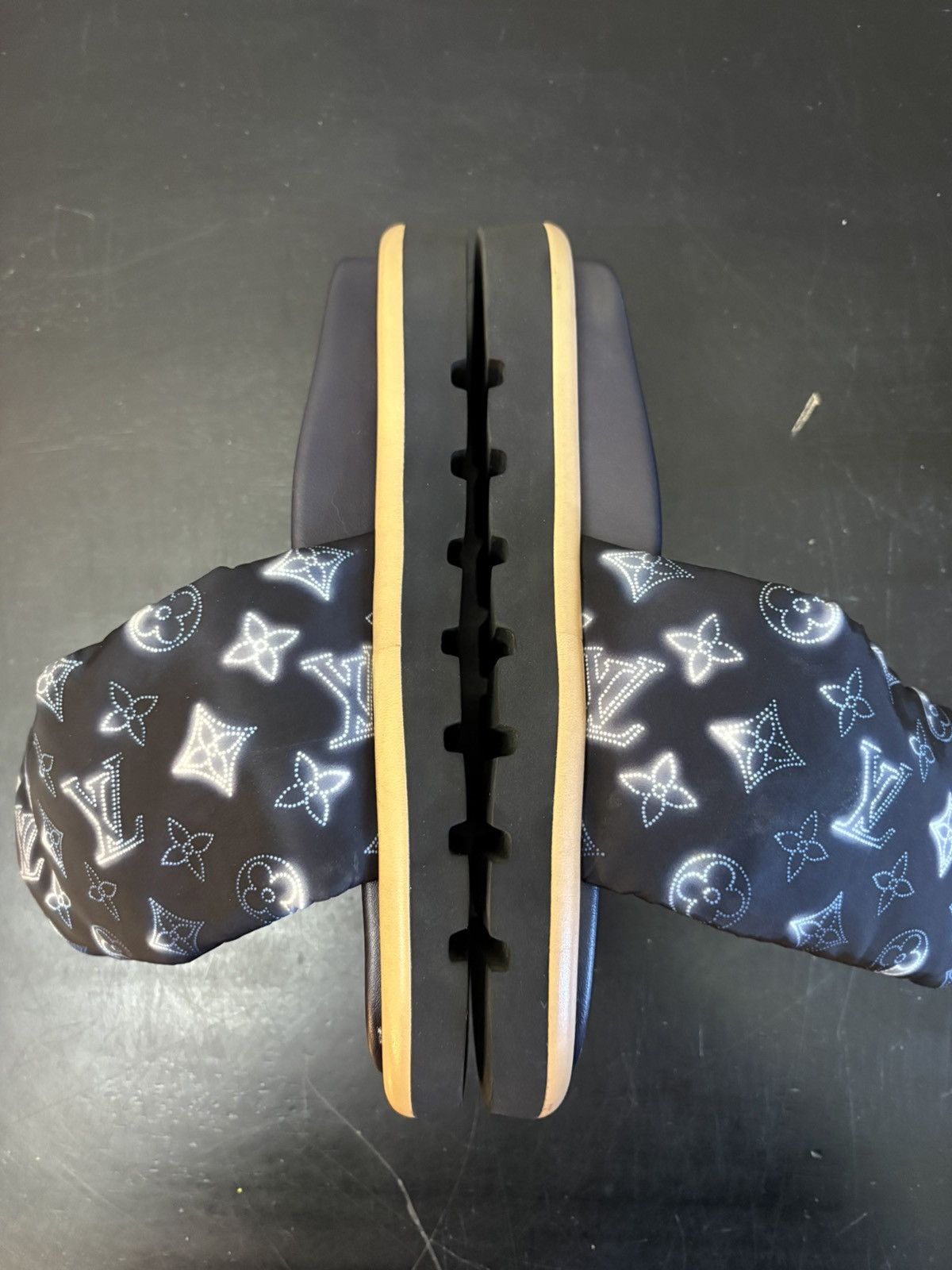 Louis Vuitton Louis Vuitton Pool Pillow Flat Comfort Mule Slide Navy Blue Size US 8 / IT 38 - 4 Thumbnail
