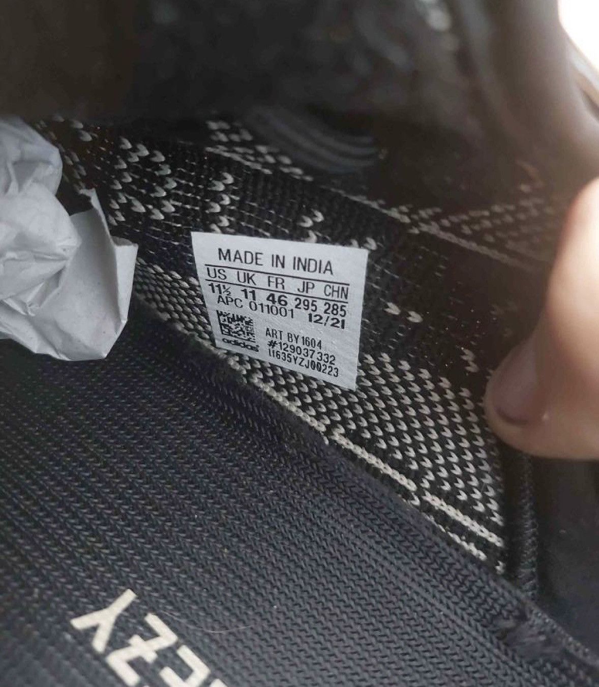 Kanye West × Yeezy Yeezy 350 V2 Oreo Size 11.5 US M Size US 11.5 / EU 44-45 - 7 Thumbnail