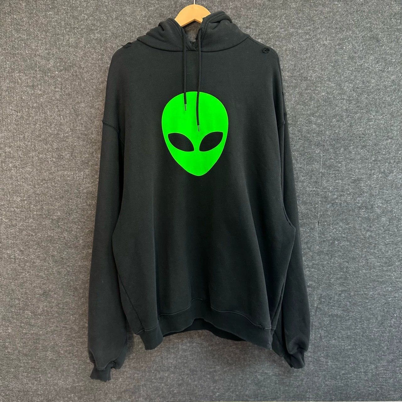 Balenciaga Balenciaga Alien Black Hoodie Sweatshirt Size US XS / EU 42 / 0 - 1 Thumbnail