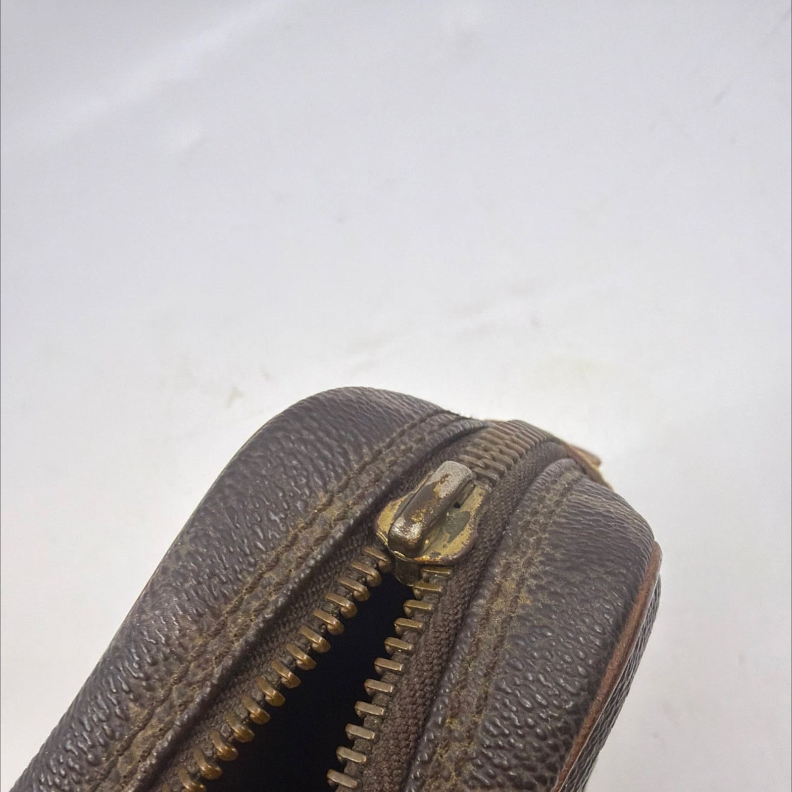 Louis Vuitton Louis Vuitton Trousse Toilette 28 Monogram Clutch Size ONE SIZE - 7 Thumbnail
