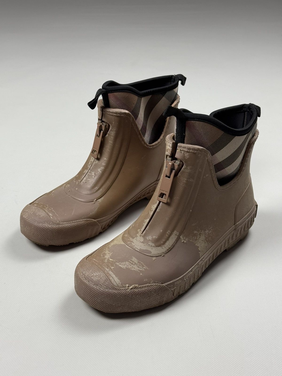 Burberry Burberry Ladies Check Plaid Rubber Rain Boots Shoes Size US 8 / IT 38 - 13 Thumbnail