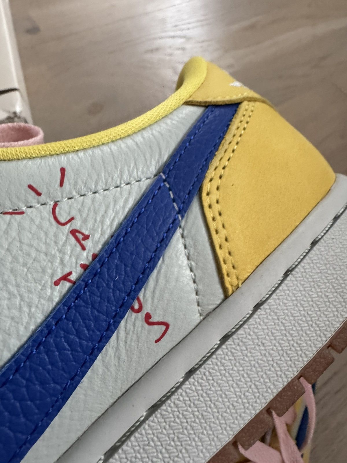 Nike × Travis Scott Air Jordan x Travis Scott Air Jordan 1 Low 0g US10.5 Canary Size US 10.5 / EU 43-44 - 7 Thumbnail